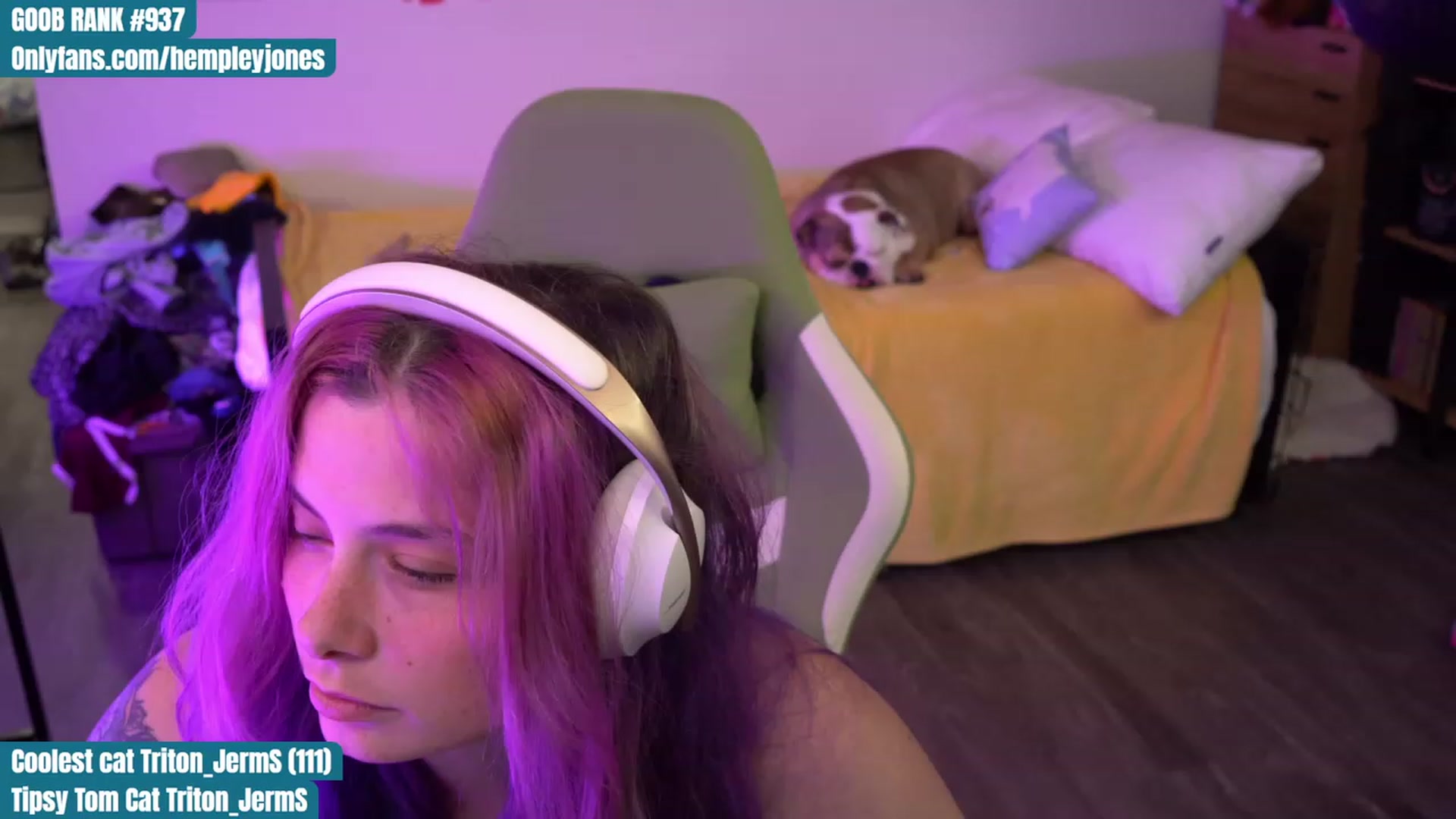 Gallery image thumbnail from Hempleyjones's myfreecams stream on, 09/01/2023, 24:09 image 17 of 20