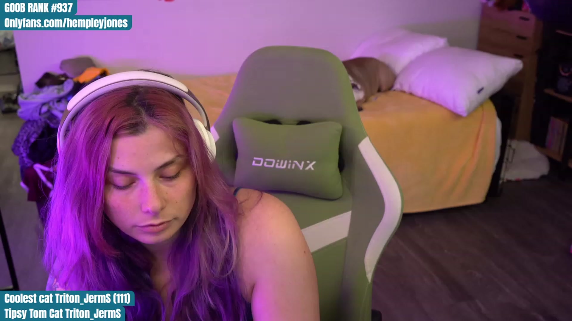 Gallery image thumbnail from Hempleyjones's myfreecams stream on, 09/01/2023, 24:09 image 1 of 20