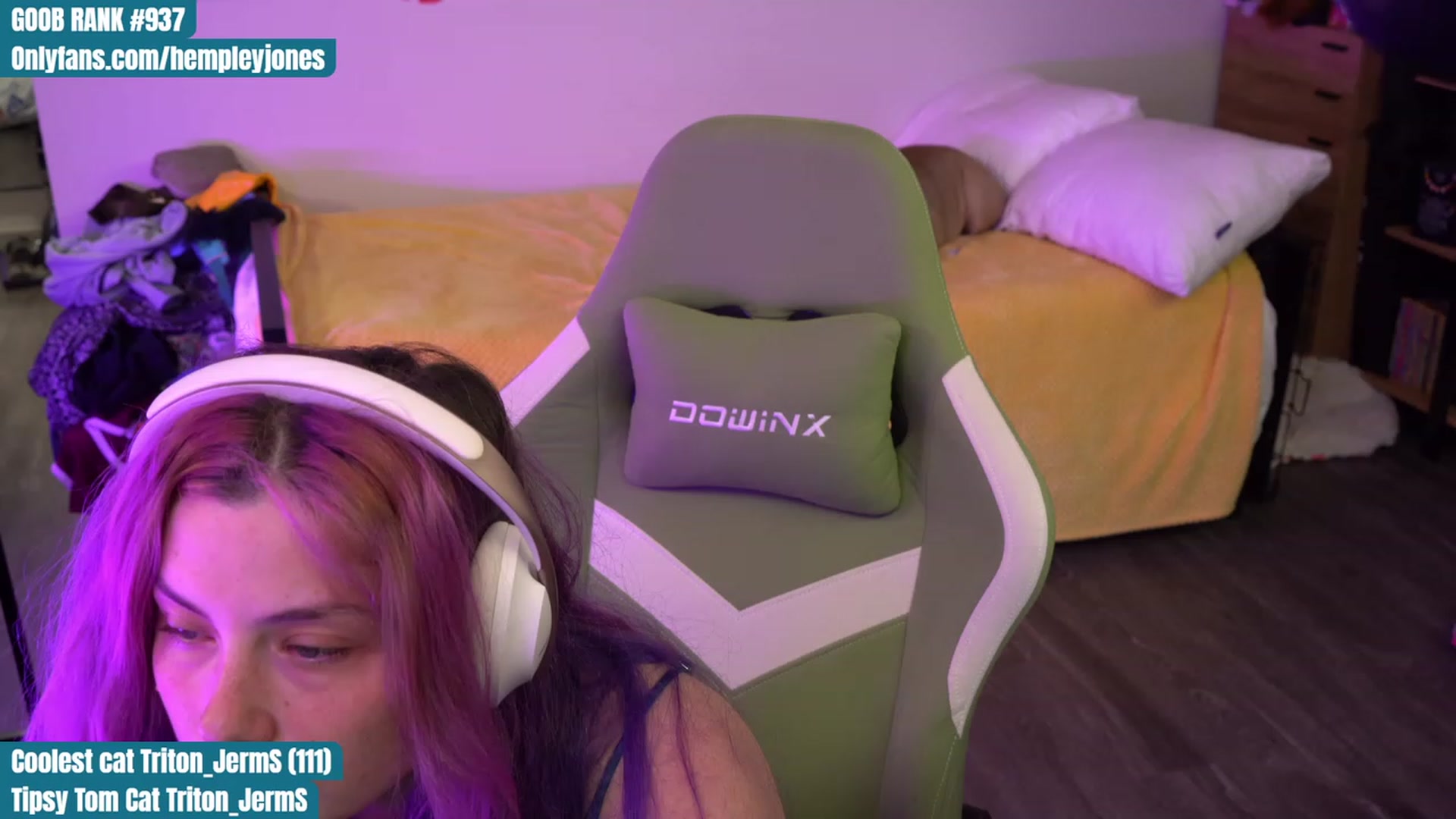Gallery image thumbnail from Hempleyjones's myfreecams stream on, 09/01/2023, 24:09 image 6 of 20