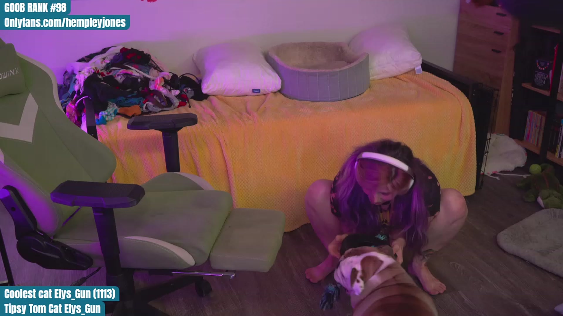 Gallery image thumbnail from Hempleyjones's myfreecams stream on, 09/01/2023, 23:18 image 11 of 20