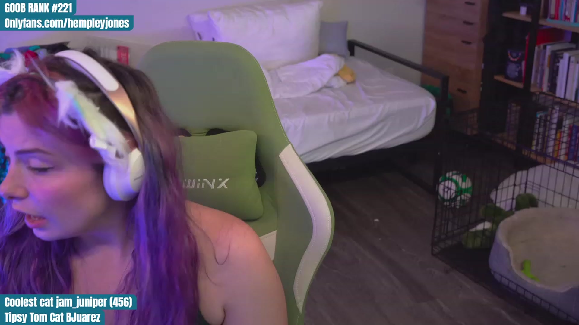 Gallery image thumbnail from Hempleyjones's myfreecams stream on, 09/03/2023, 02:10 image 12 of 20