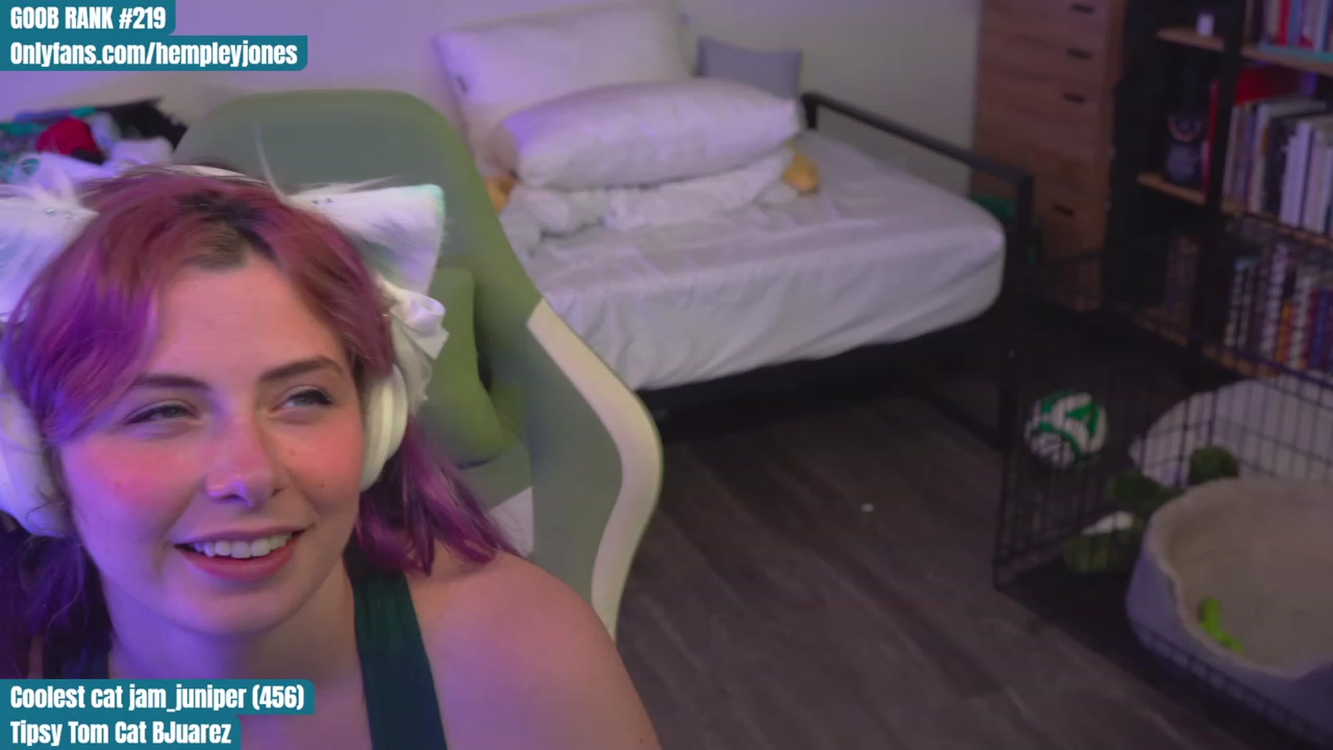 Gallery image thumbnail from Hempleyjones's myfreecams stream on, 09/03/2023, 02:10 image 14 of 20