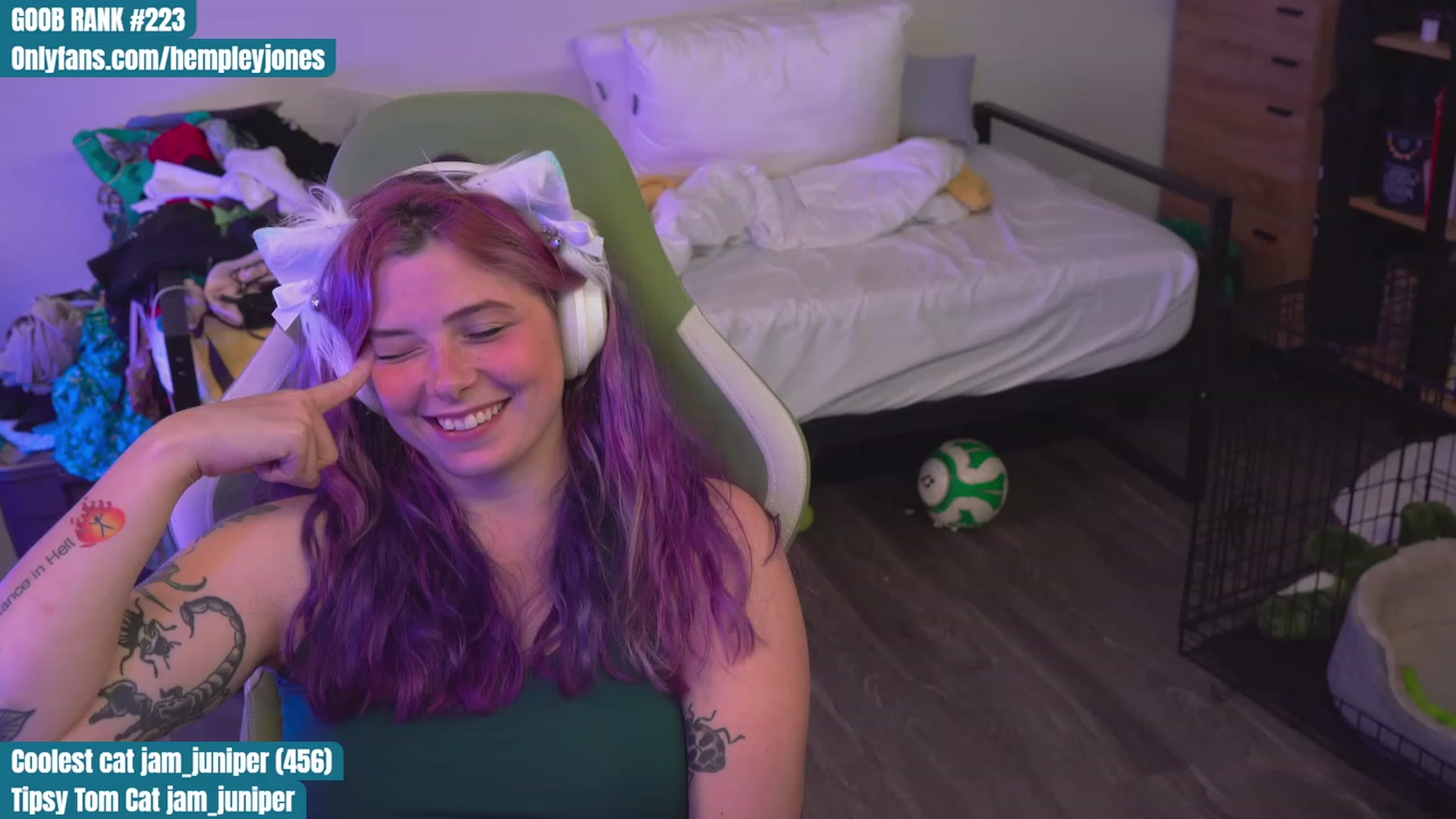 Gallery image thumbnail from Hempleyjones's myfreecams stream on, 09/03/2023, 02:10 image 6 of 20