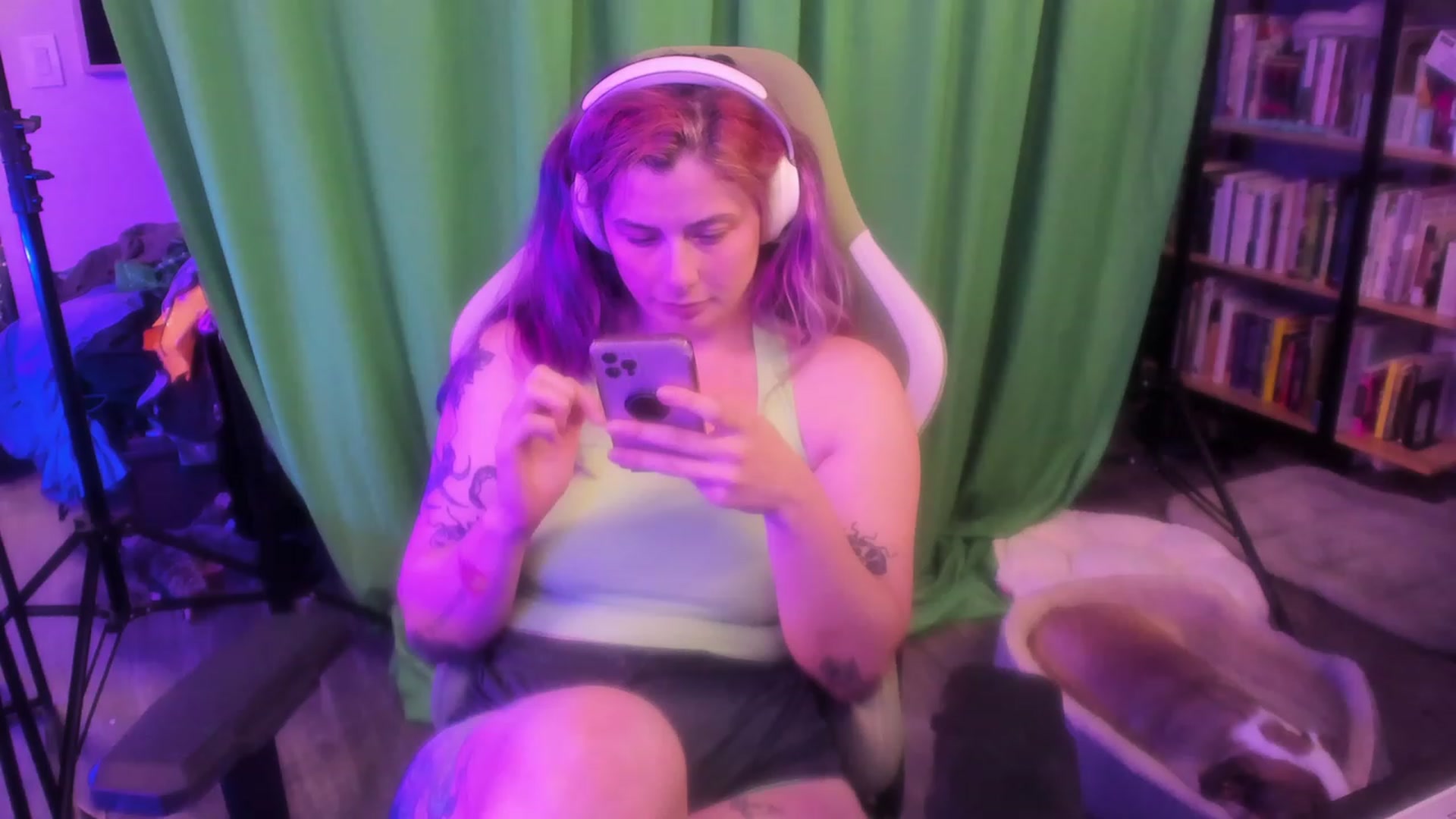 Gallery image thumbnail from Hempleyjones's myfreecams stream on, 09/07/2023, 23:46 image 9 of 20