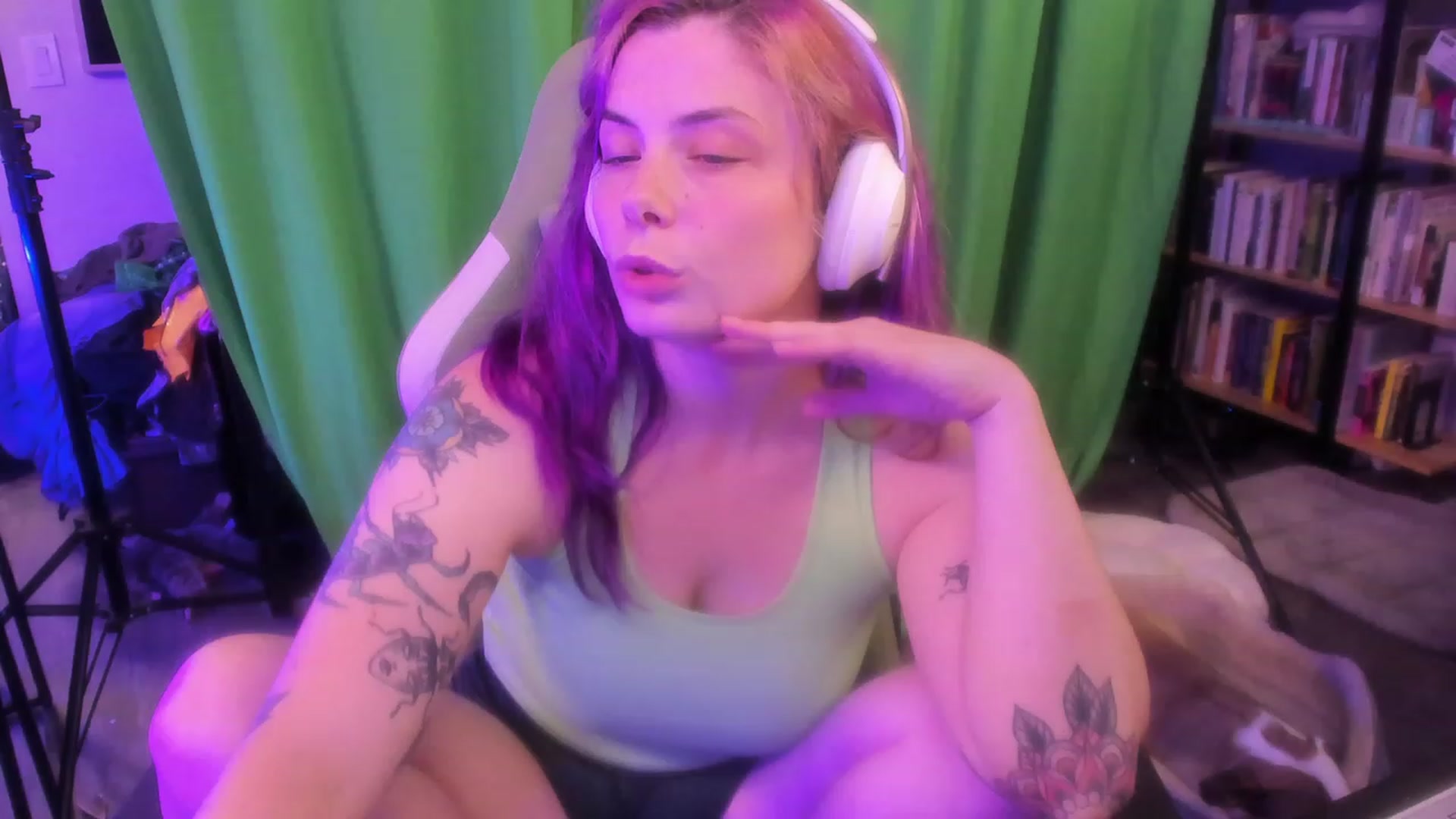 Gallery image thumbnail from Hempleyjones's myfreecams stream on, 09/07/2023, 23:46 image 18 of 20