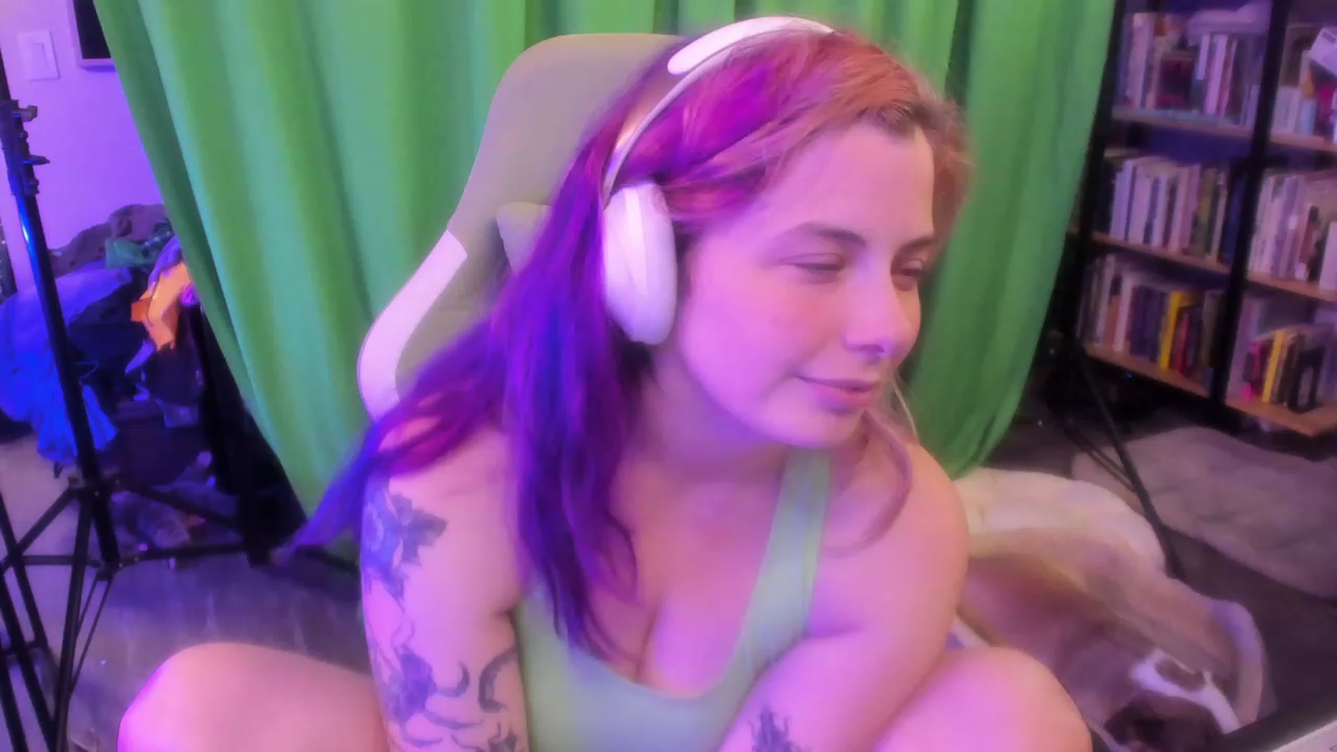 Gallery image thumbnail from Hempleyjones's myfreecams stream on, 09/07/2023, 23:46 image 6 of 20