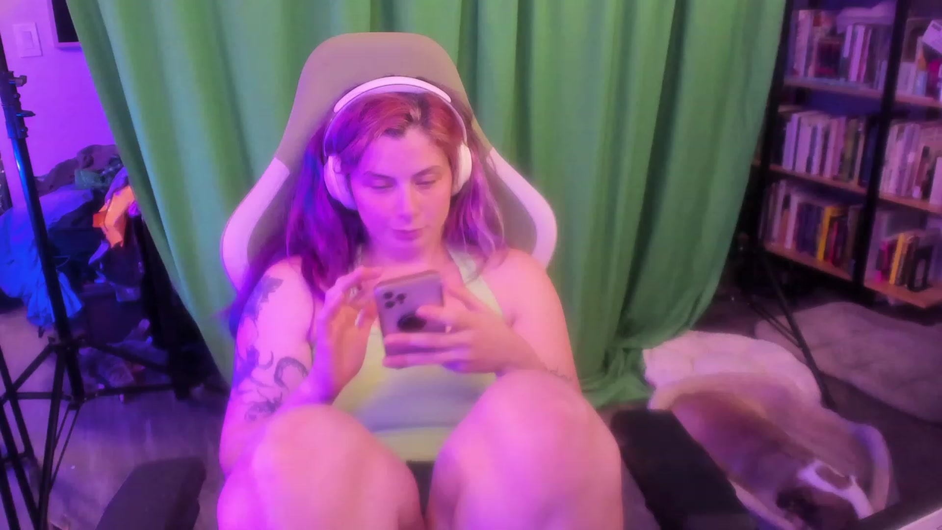 Gallery image thumbnail from Hempleyjones's myfreecams stream on, 09/07/2023, 23:46 image 11 of 20