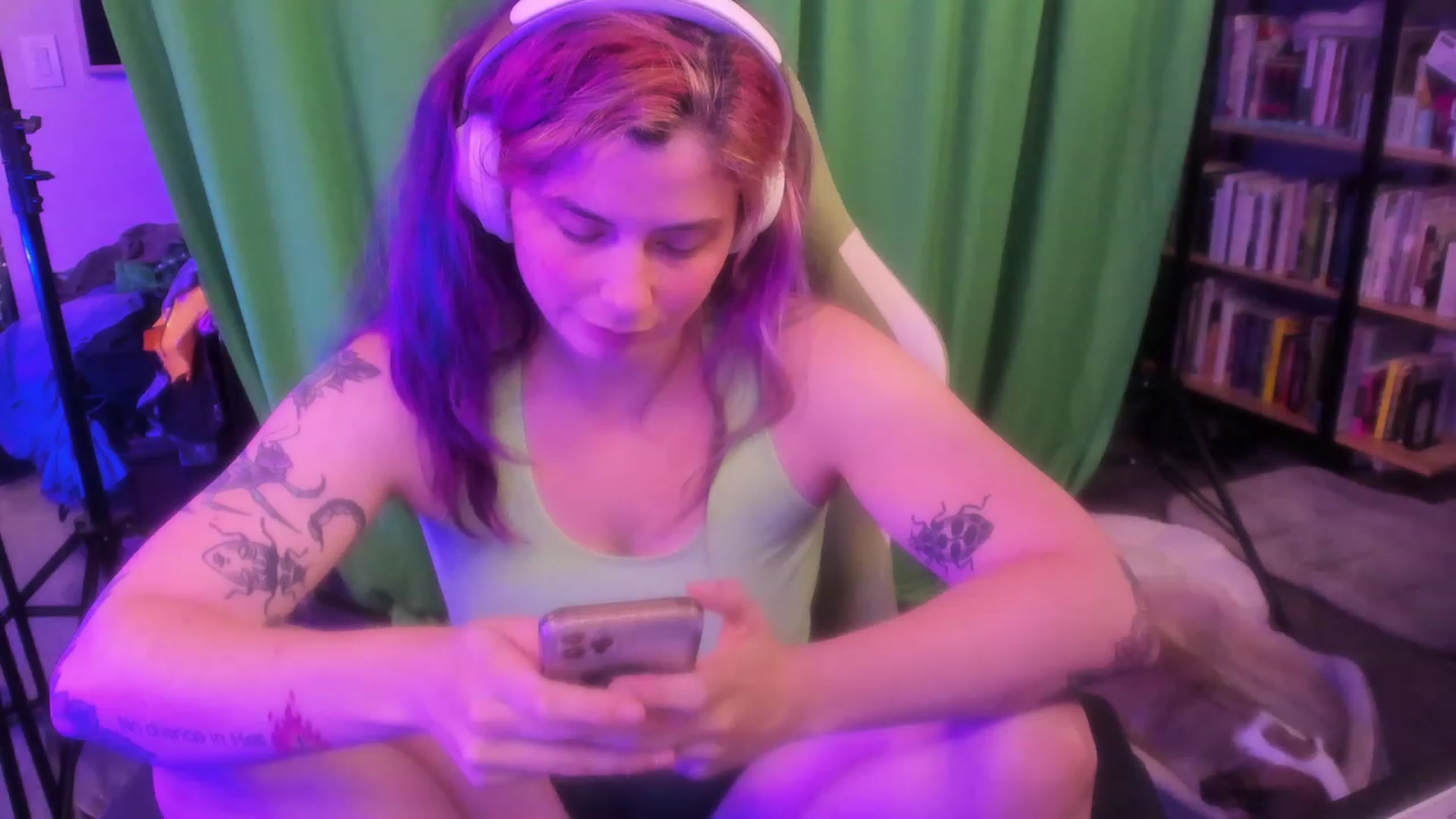 Gallery image thumbnail from Hempleyjones's myfreecams stream on, 09/07/2023, 23:46 image 17 of 20