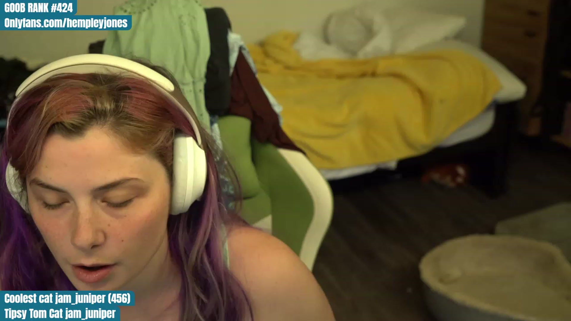 Gallery image thumbnail from Hempleyjones's myfreecams stream on, 09/15/2023, 01:02 image 16 of 20