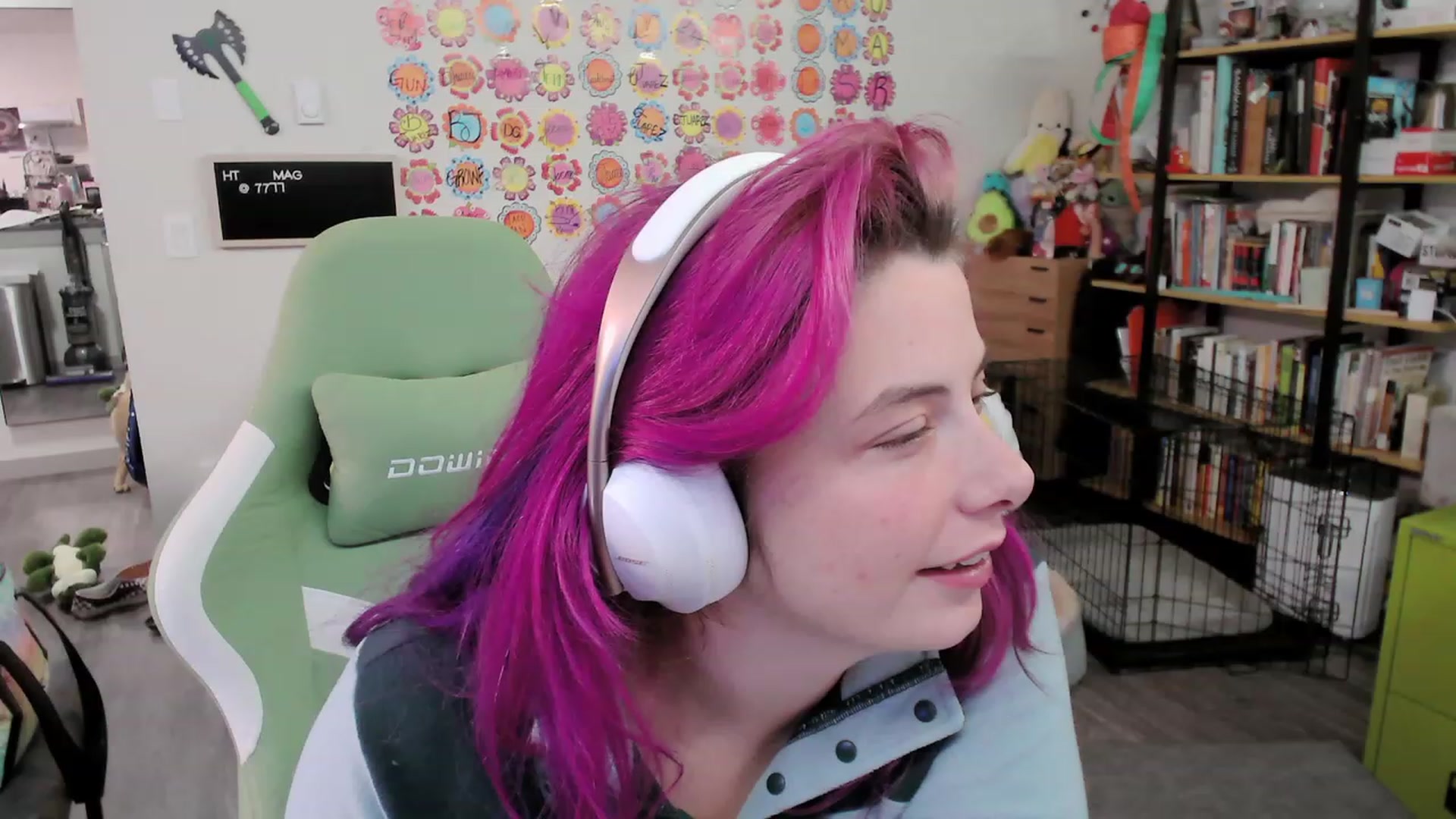 Gallery image thumbnail from Hempleyjones's myfreecams stream on, 09/27/2023, 02:15 image 15 of 20
