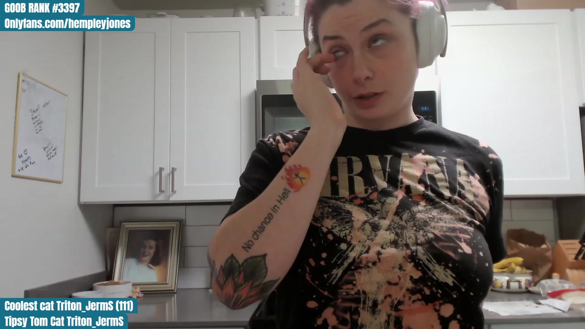 Gallery image thumbnail from Hempleyjones's myfreecams stream on, 10/06/2023, 01:57 image 6 of 20