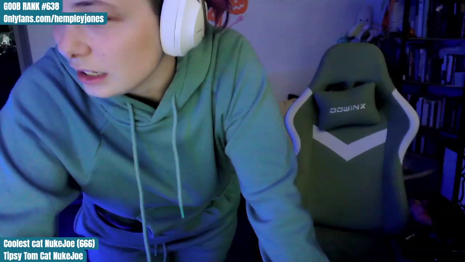 Gallery image thumbnail from Hempleyjones's myfreecams stream on, 10/15/2023, 17:28 image 8 of 20