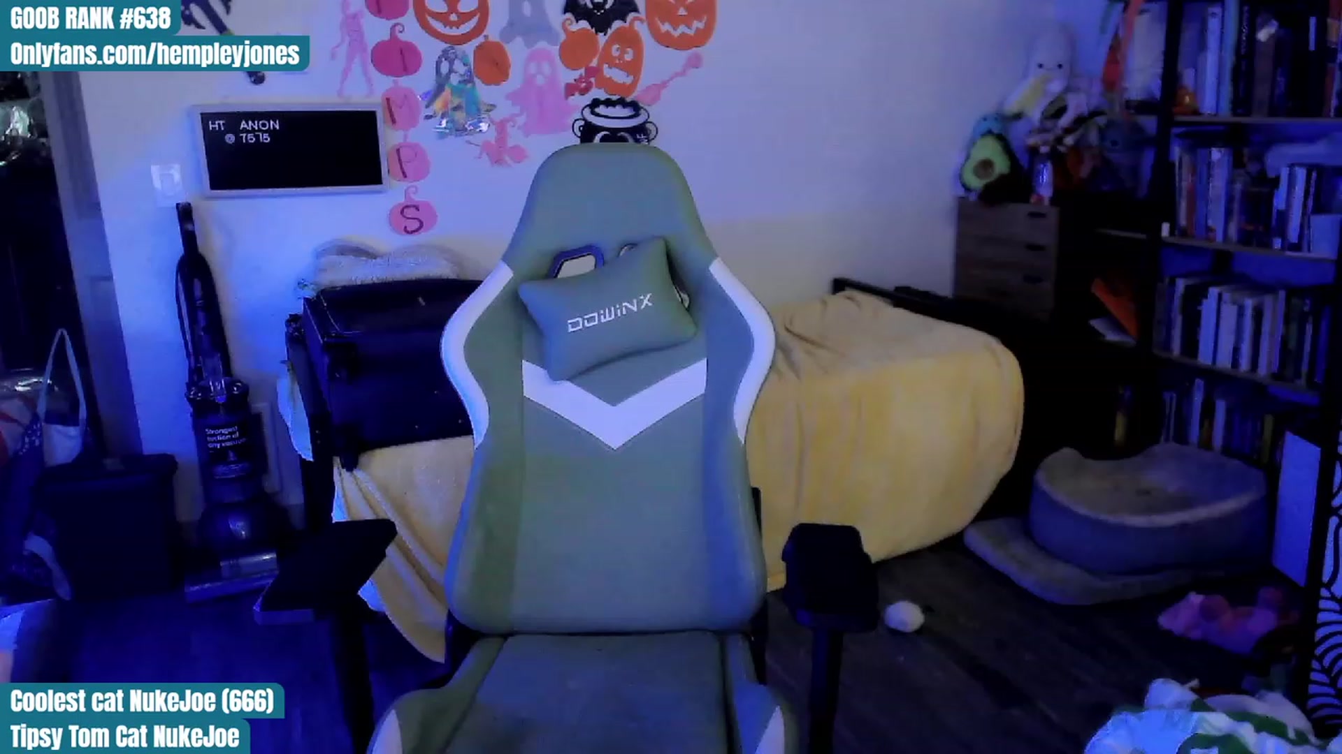 Gallery image thumbnail from Hempleyjones's myfreecams stream on, 10/15/2023, 17:28 image 5 of 20