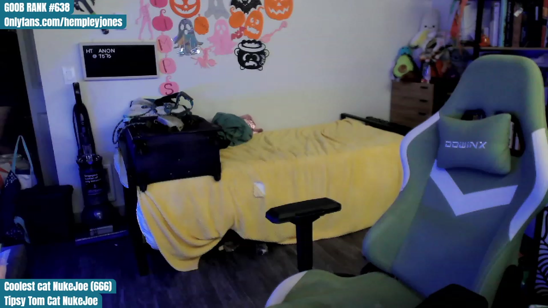 Gallery image thumbnail from Hempleyjones's myfreecams stream on, 10/15/2023, 17:28 image 14 of 20