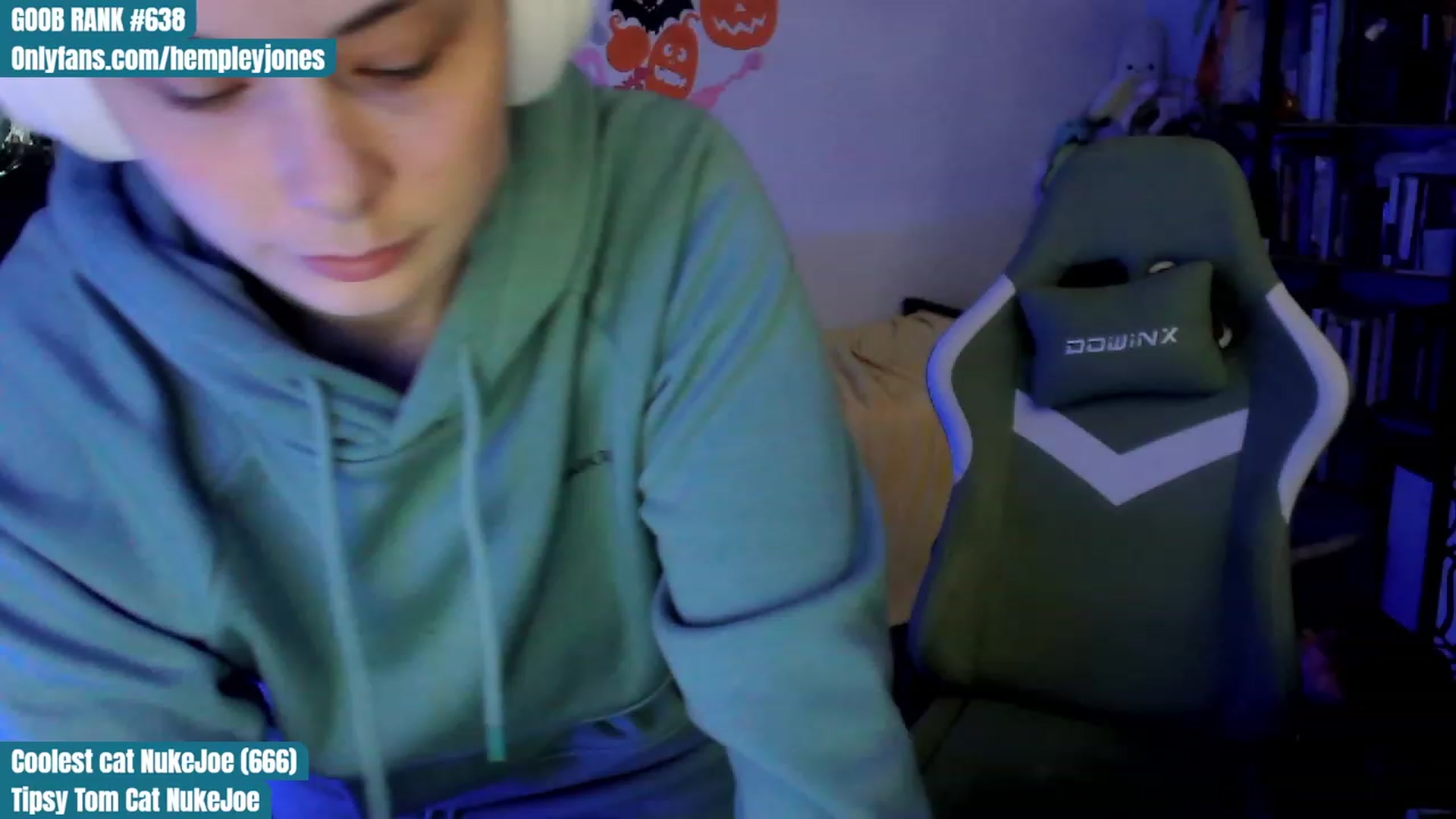 Gallery image thumbnail from Hempleyjones's myfreecams stream on, 10/15/2023, 17:28 image 9 of 20