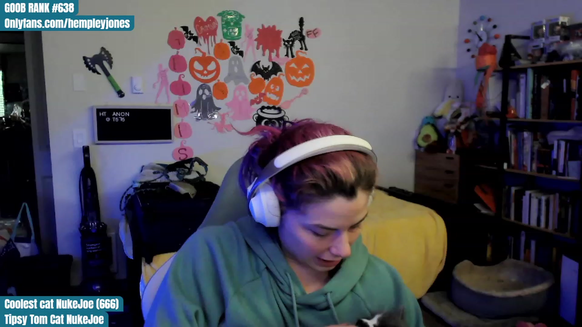 Gallery image thumbnail from Hempleyjones's myfreecams stream on, 10/15/2023, 19:47 image 2 of 20