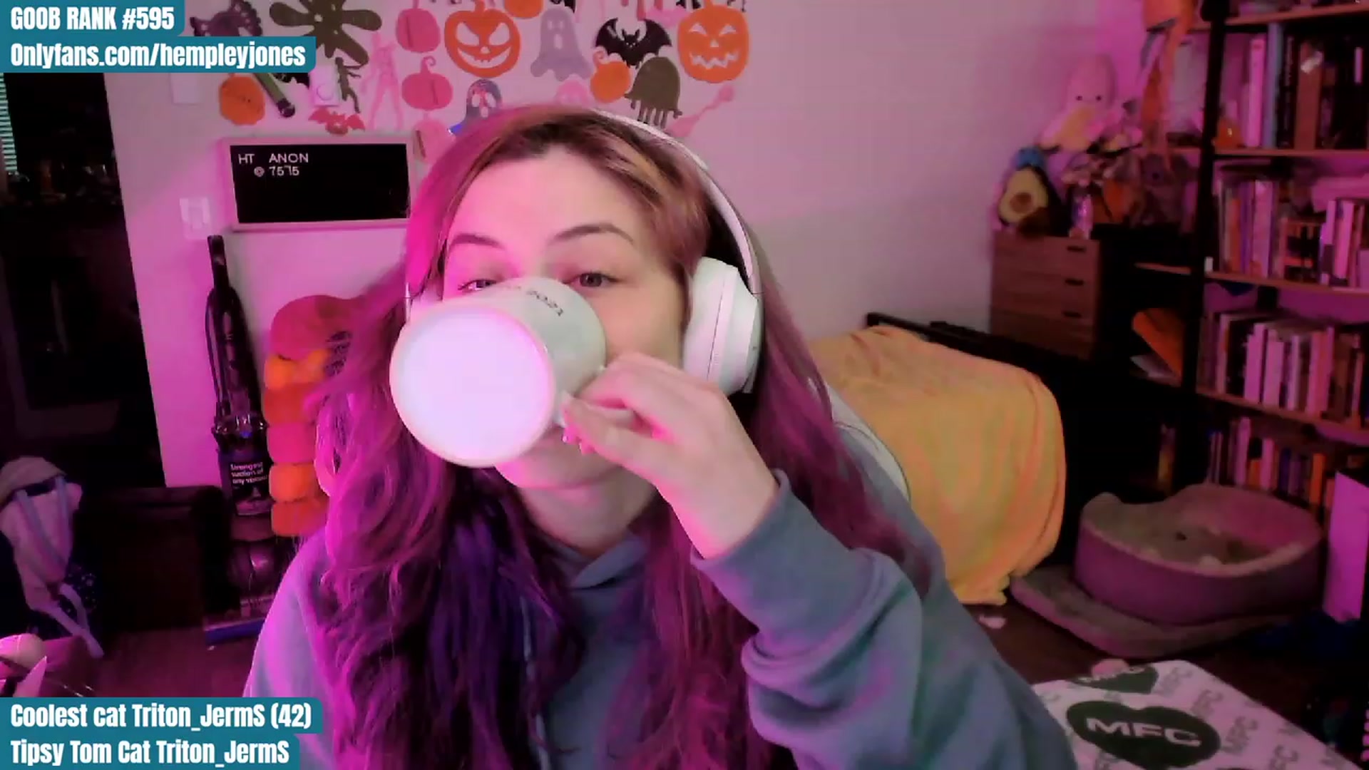 Gallery image thumbnail from Hempleyjones's myfreecams stream on, 10/16/2023, 17:25 image 18 of 20