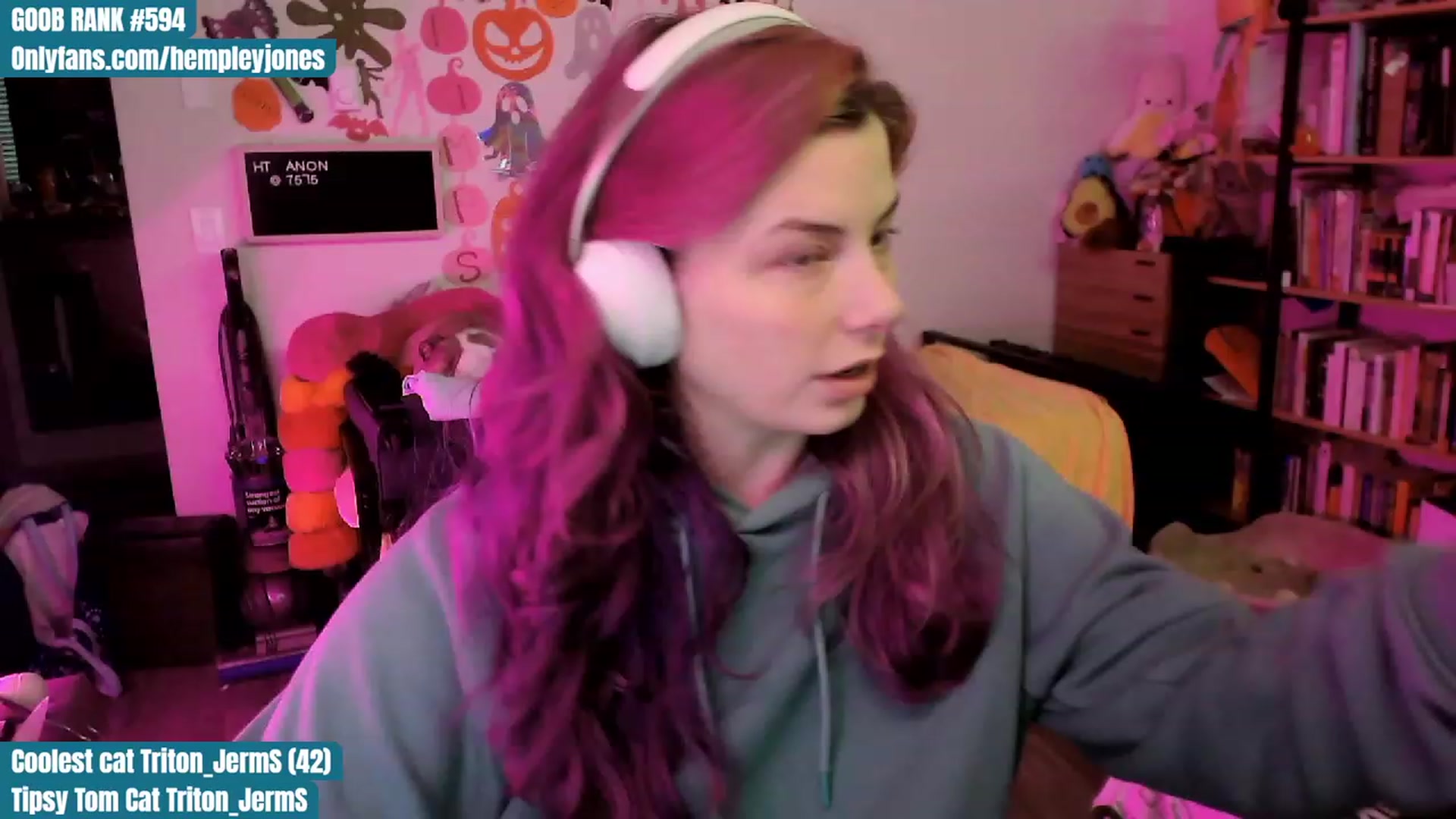 Gallery image thumbnail from Hempleyjones's myfreecams stream on, 10/16/2023, 17:25 image 16 of 20