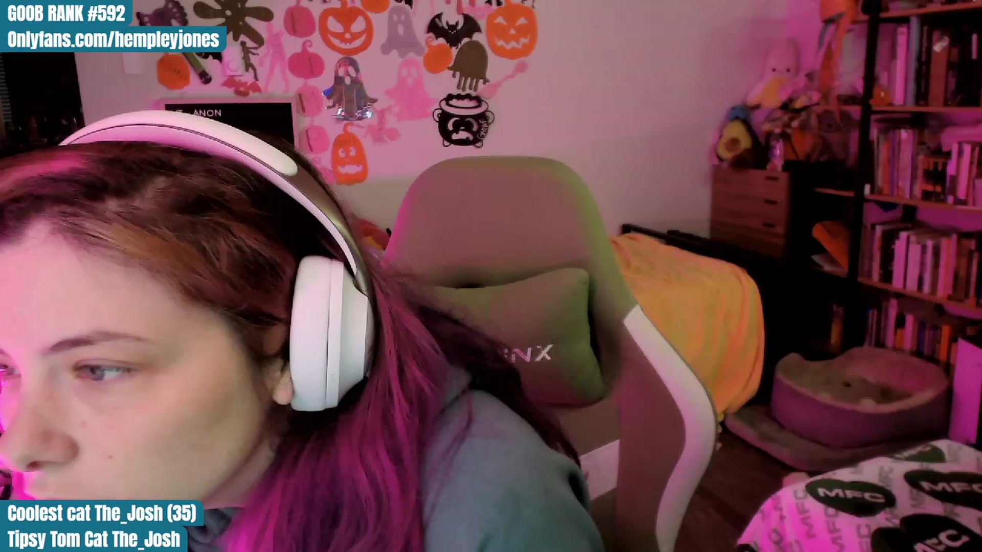 Gallery image thumbnail from Hempleyjones's myfreecams stream on, 10/16/2023, 17:25 image 14 of 20