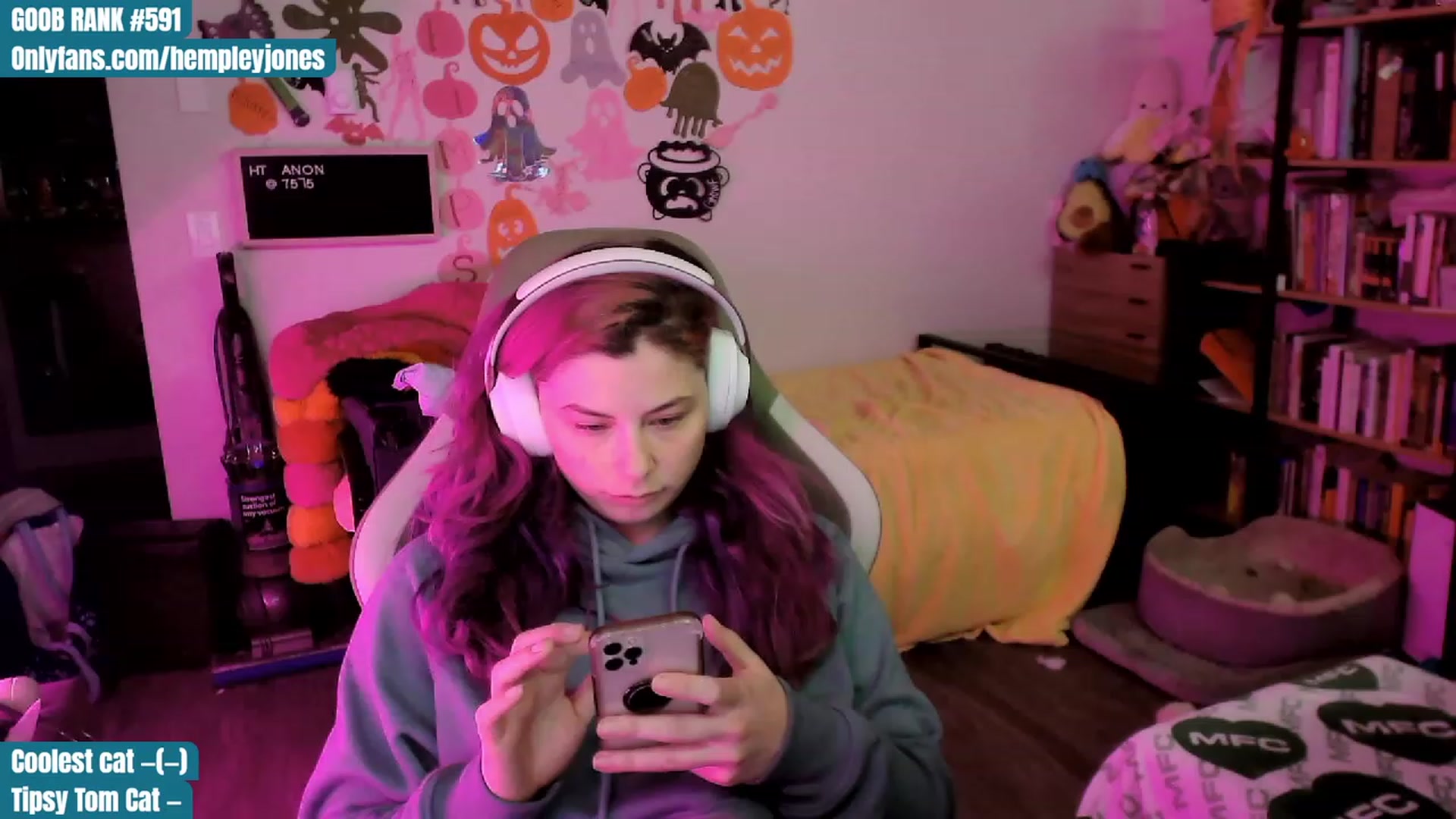 Gallery image thumbnail from Hempleyjones's myfreecams stream on, 10/16/2023, 17:25 image 3 of 20