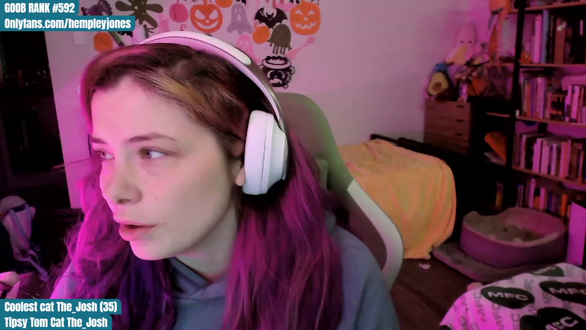 Gallery image thumbnail from Hempleyjones's myfreecams stream on, 10/16/2023, 17:25 image 13 of 20