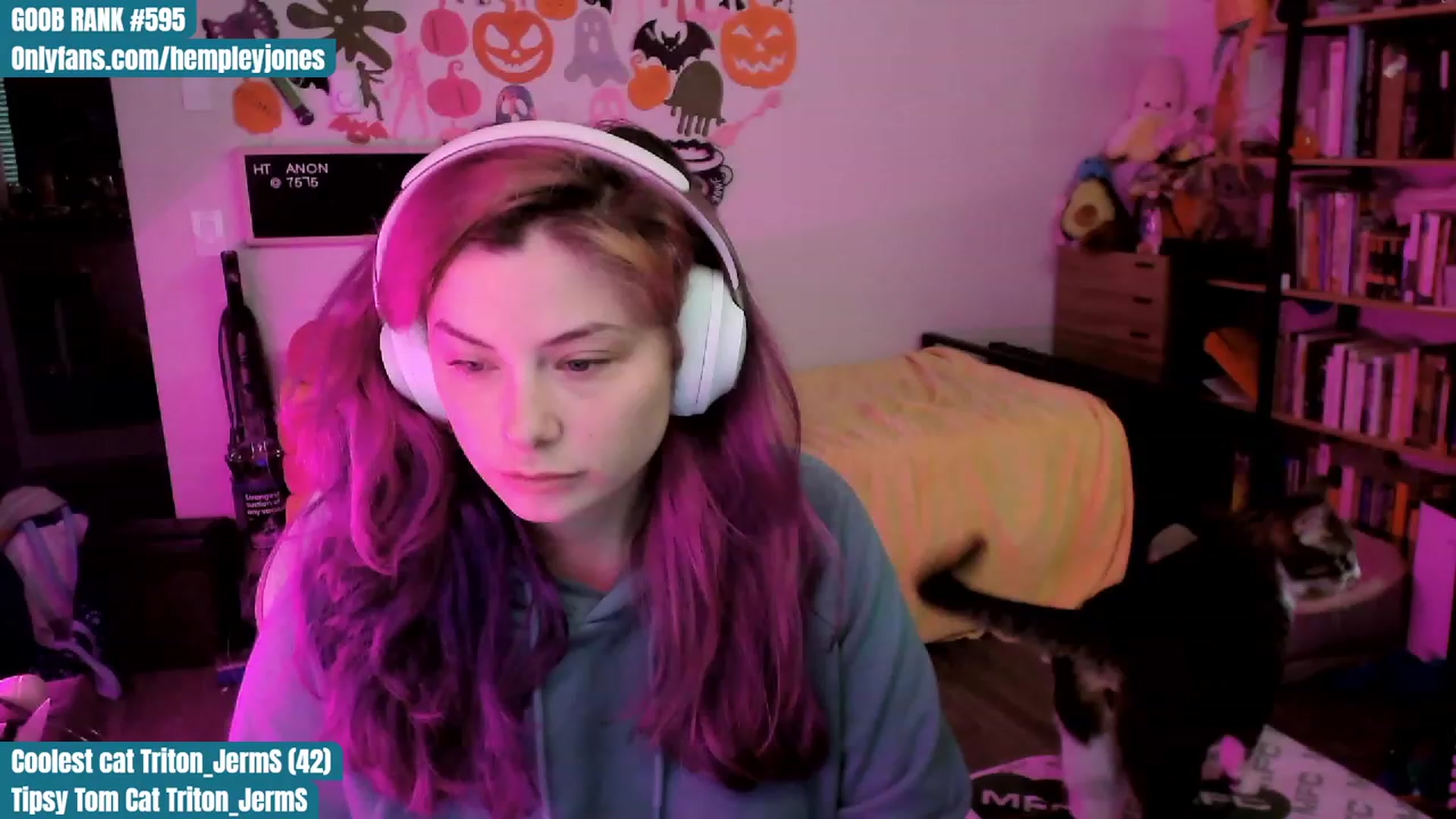 Gallery image thumbnail from Hempleyjones's myfreecams stream on, 10/16/2023, 17:25 image 17 of 20