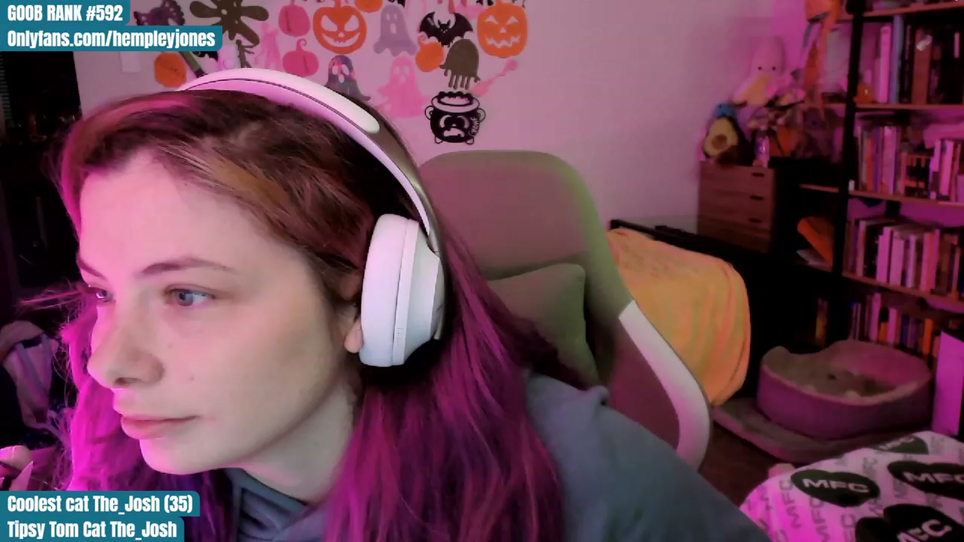 Gallery image thumbnail from Hempleyjones's myfreecams stream on, 10/16/2023, 17:25 image 12 of 20