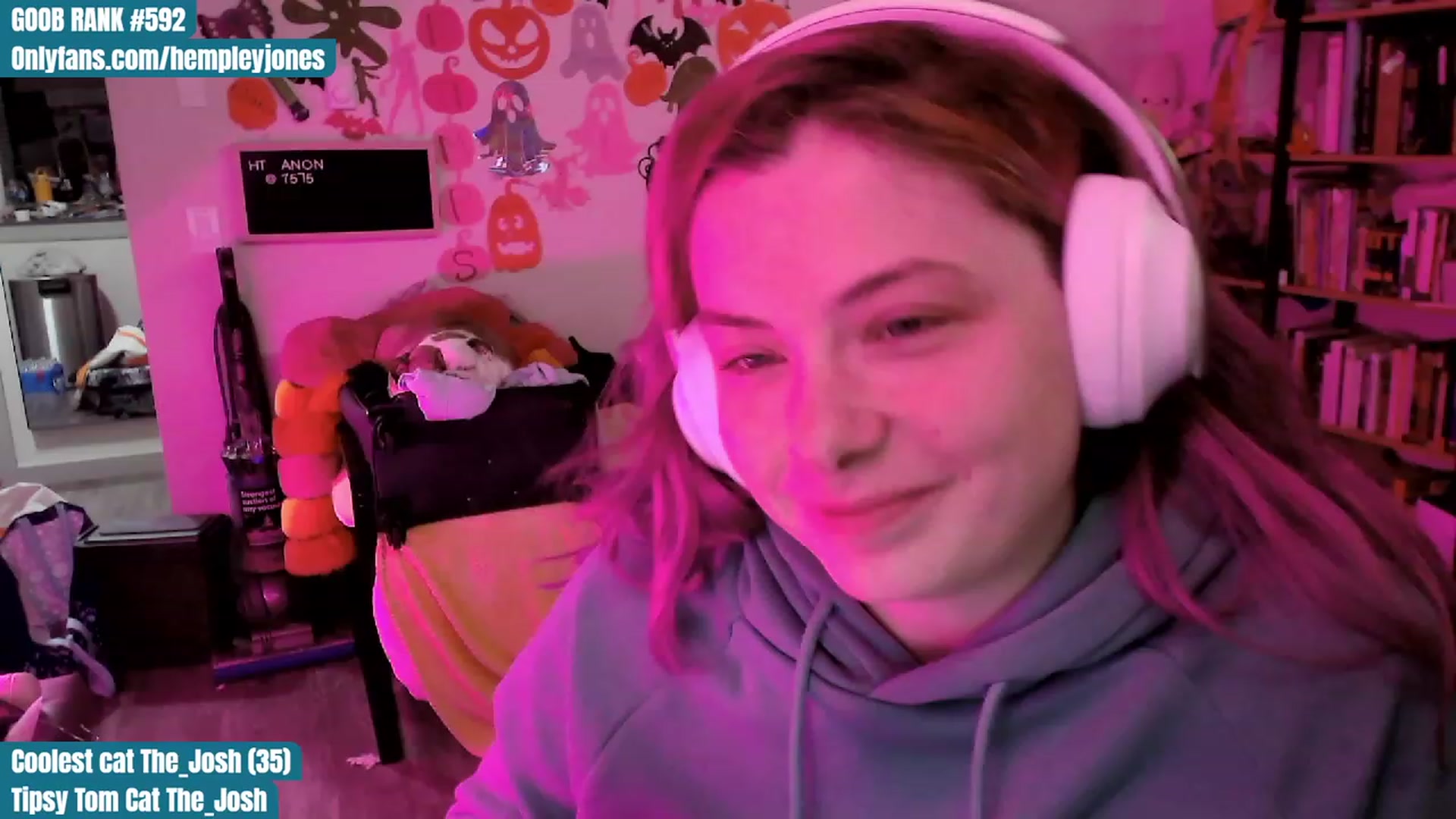Gallery image thumbnail from Hempleyjones's myfreecams stream on, 10/16/2023, 17:25 image 7 of 20
