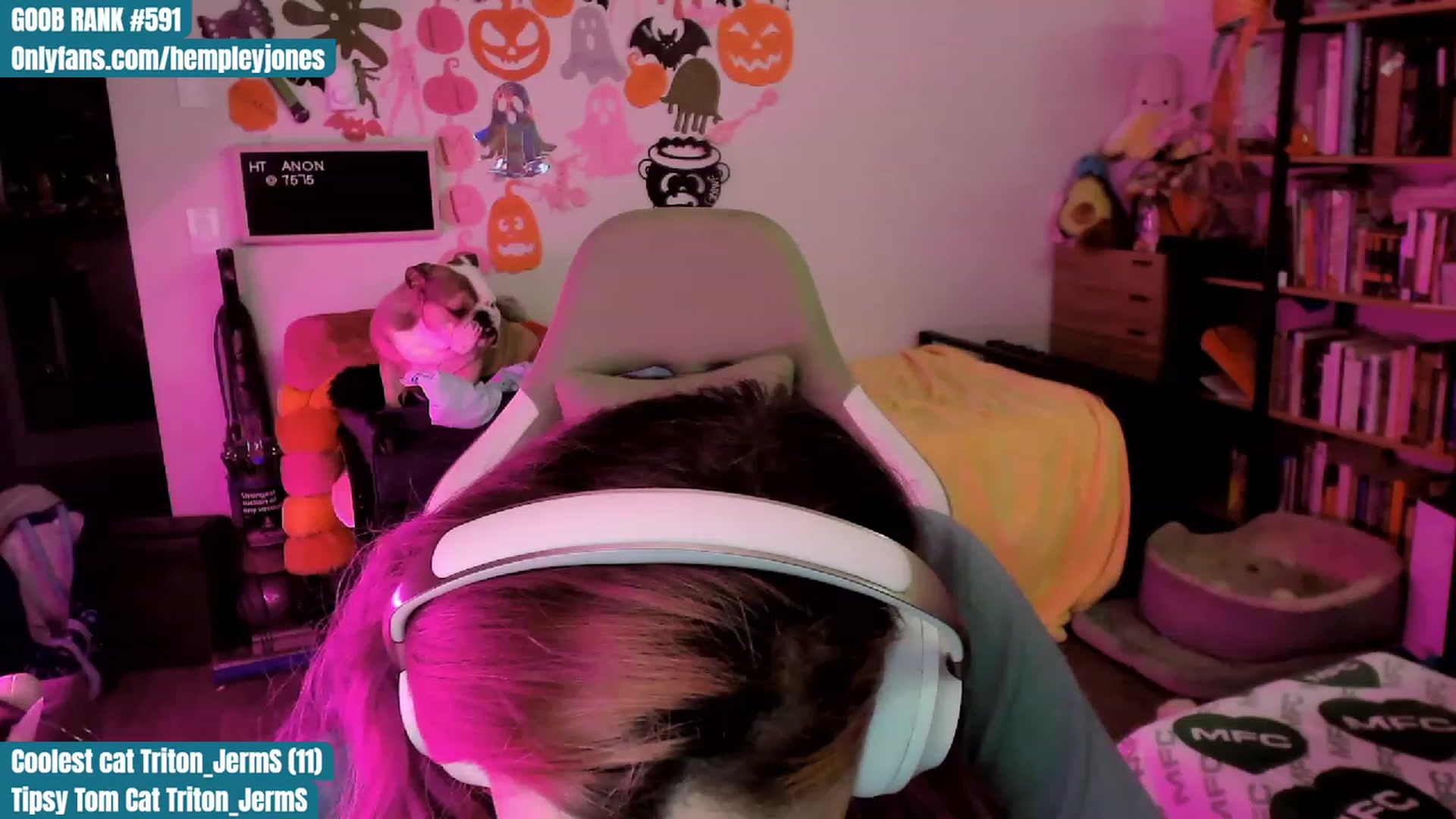 Gallery image thumbnail from Hempleyjones's myfreecams stream on, 10/16/2023, 17:25 image 5 of 20