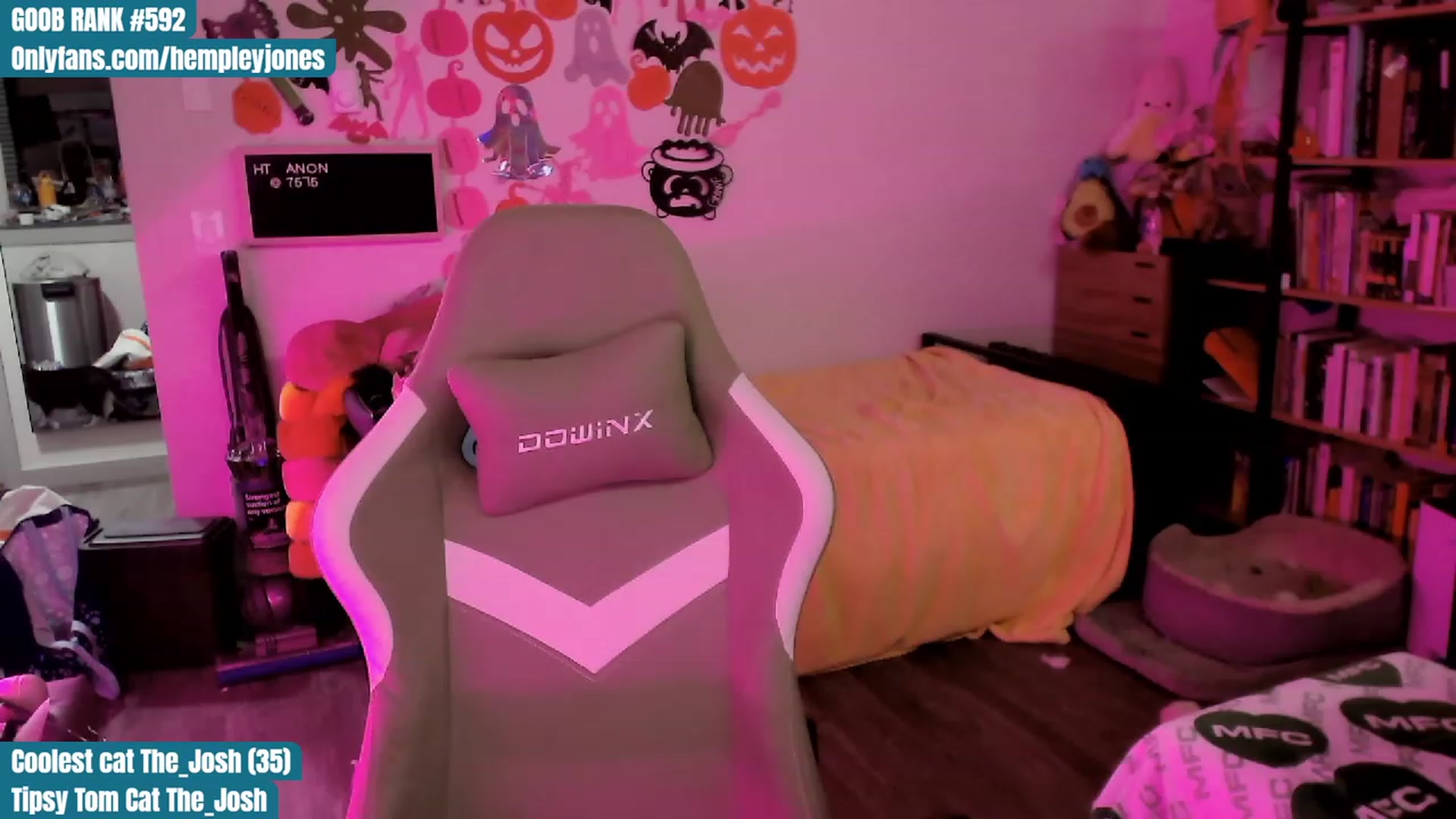 Gallery image thumbnail from Hempleyjones's myfreecams stream on, 10/16/2023, 17:25 image 11 of 20