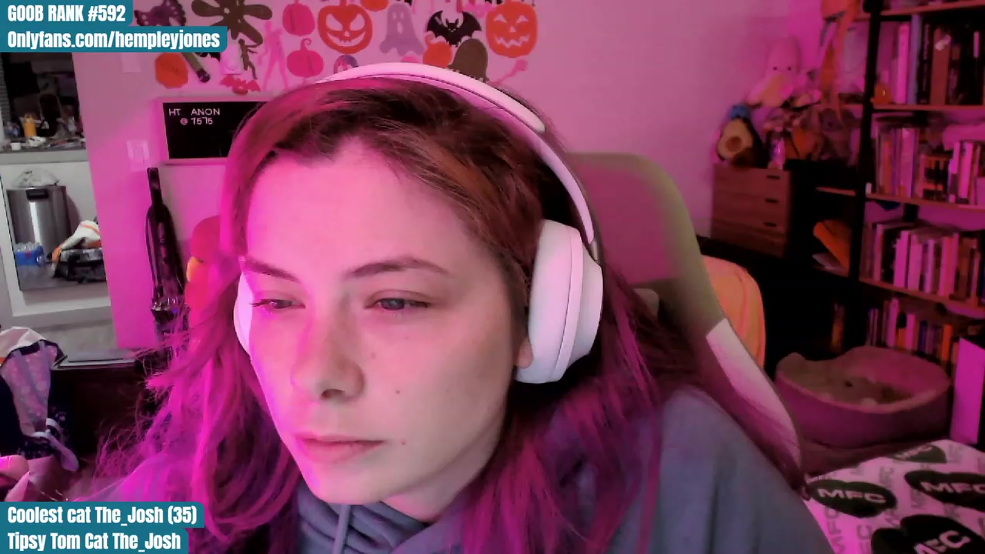 Gallery image thumbnail from Hempleyjones's myfreecams stream on, 10/16/2023, 17:25 image 10 of 20