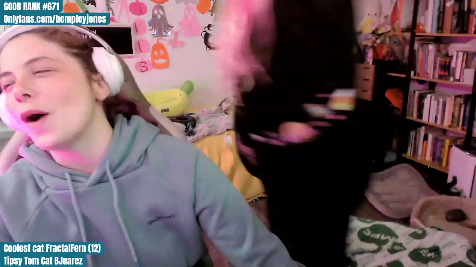 Gallery image thumbnail from Hempleyjones's myfreecams stream on, 10/18/2023, 23:35 image 5 of 20