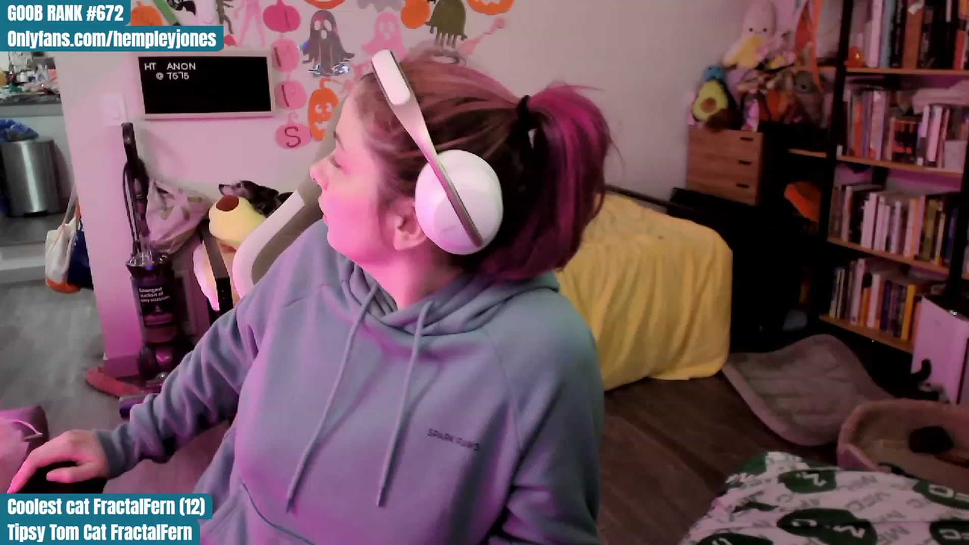 Gallery image thumbnail from Hempleyjones's myfreecams stream on, 10/18/2023, 23:35 image 1 of 20