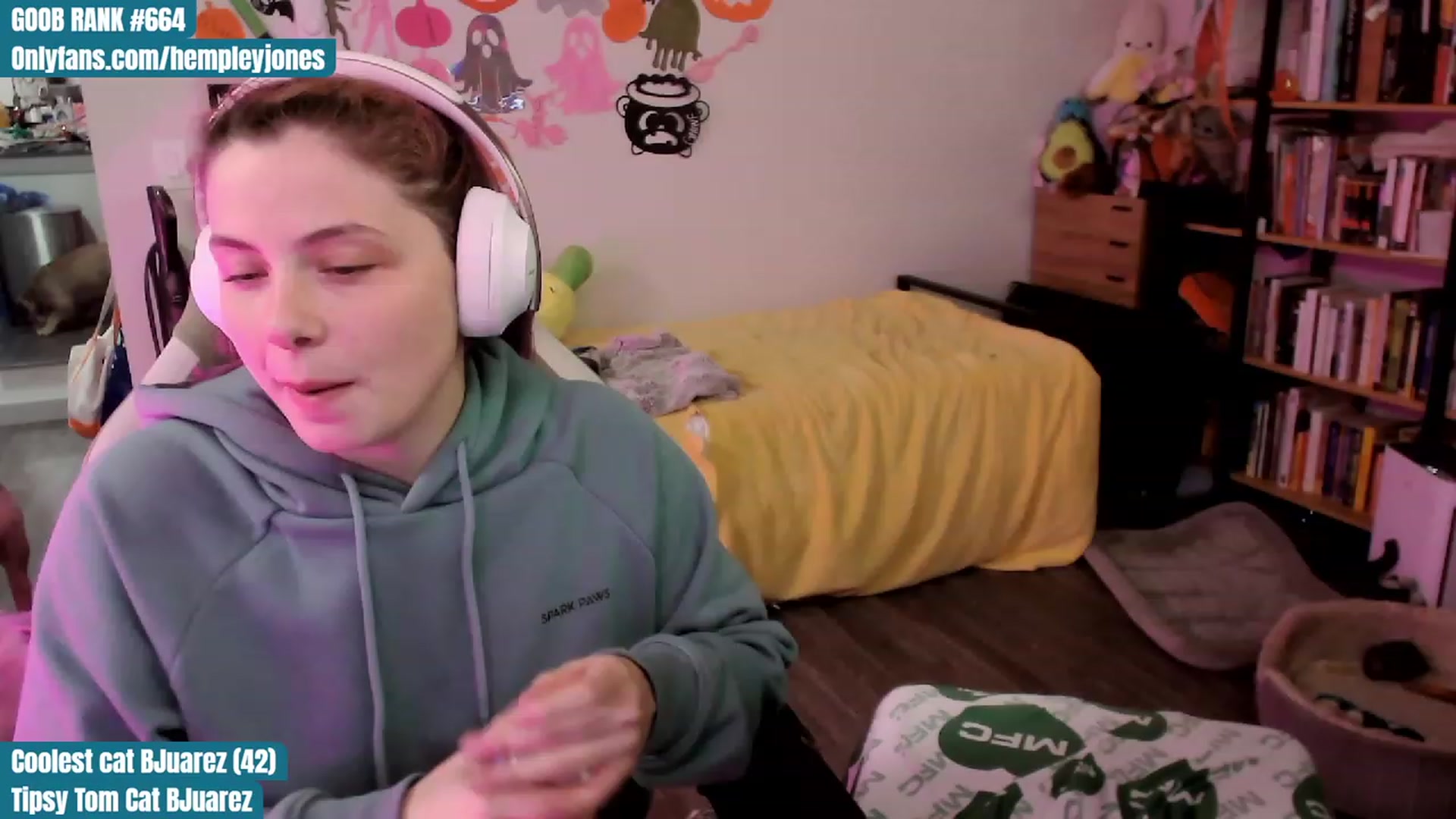 Gallery image thumbnail from Hempleyjones's myfreecams stream on, 10/18/2023, 23:35 image 10 of 20