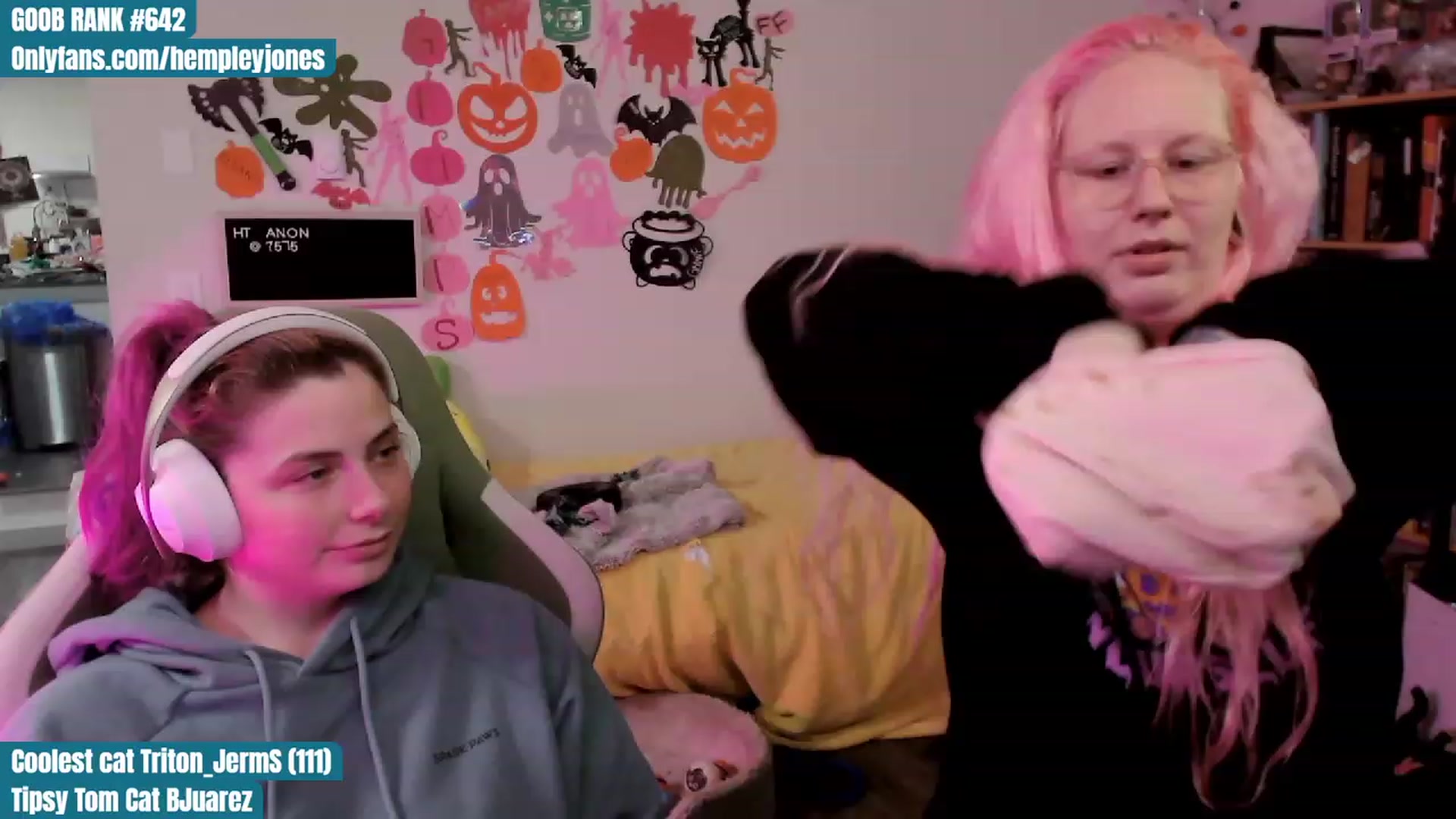 Gallery image thumbnail from Hempleyjones's myfreecams stream on, 10/19/2023, 02:05 image 7 of 20