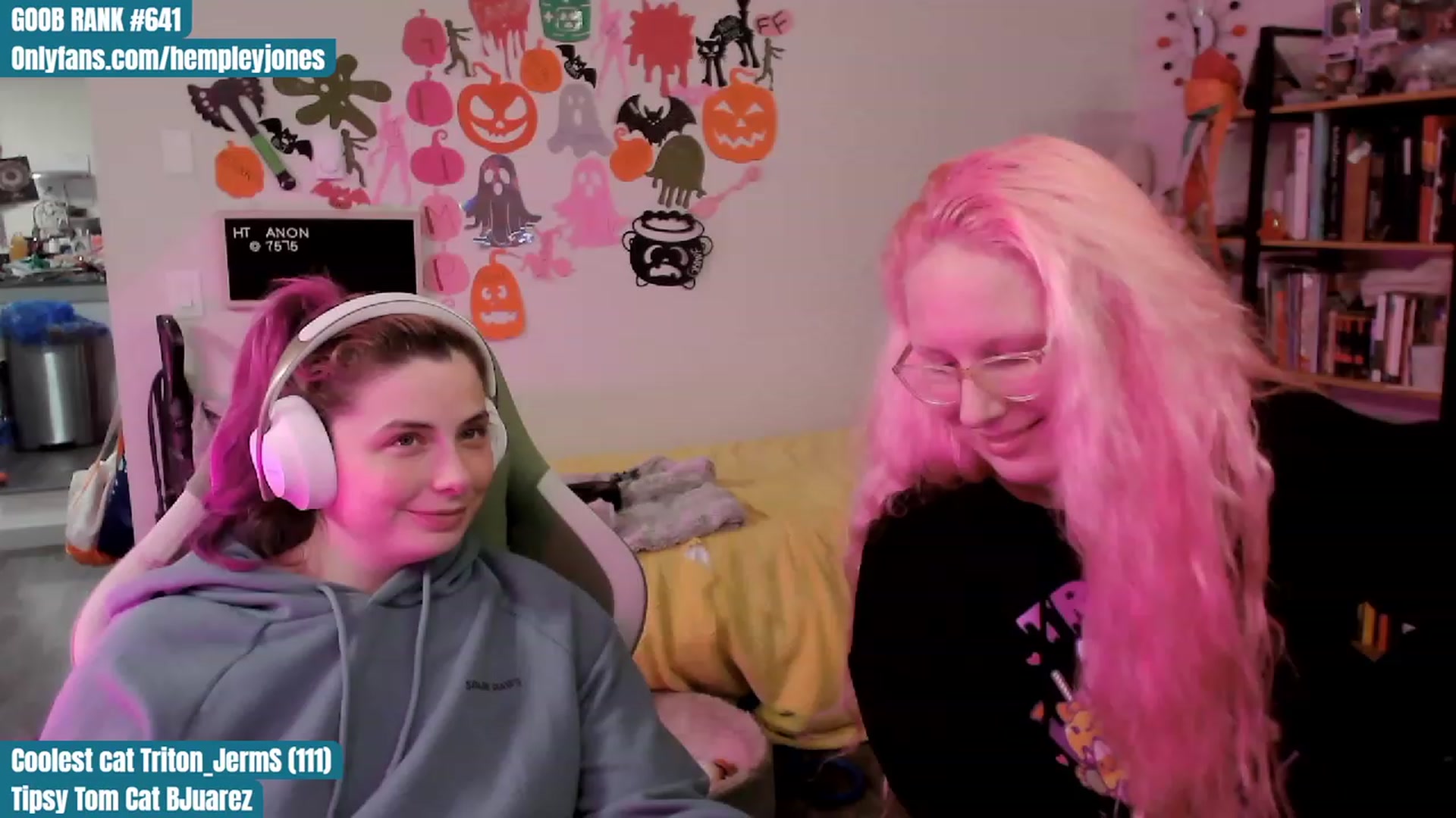 Gallery image thumbnail from Hempleyjones's myfreecams stream on, 10/19/2023, 02:05 image 6 of 20