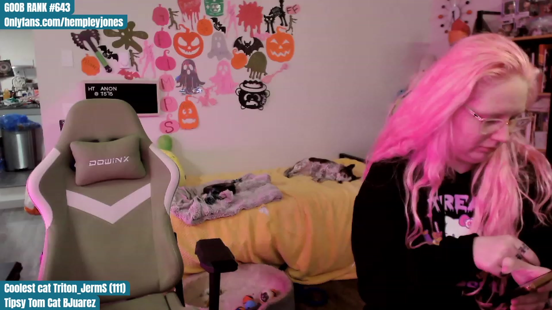 Gallery image thumbnail from Hempleyjones's myfreecams stream on, 10/19/2023, 02:05 image 1 of 20