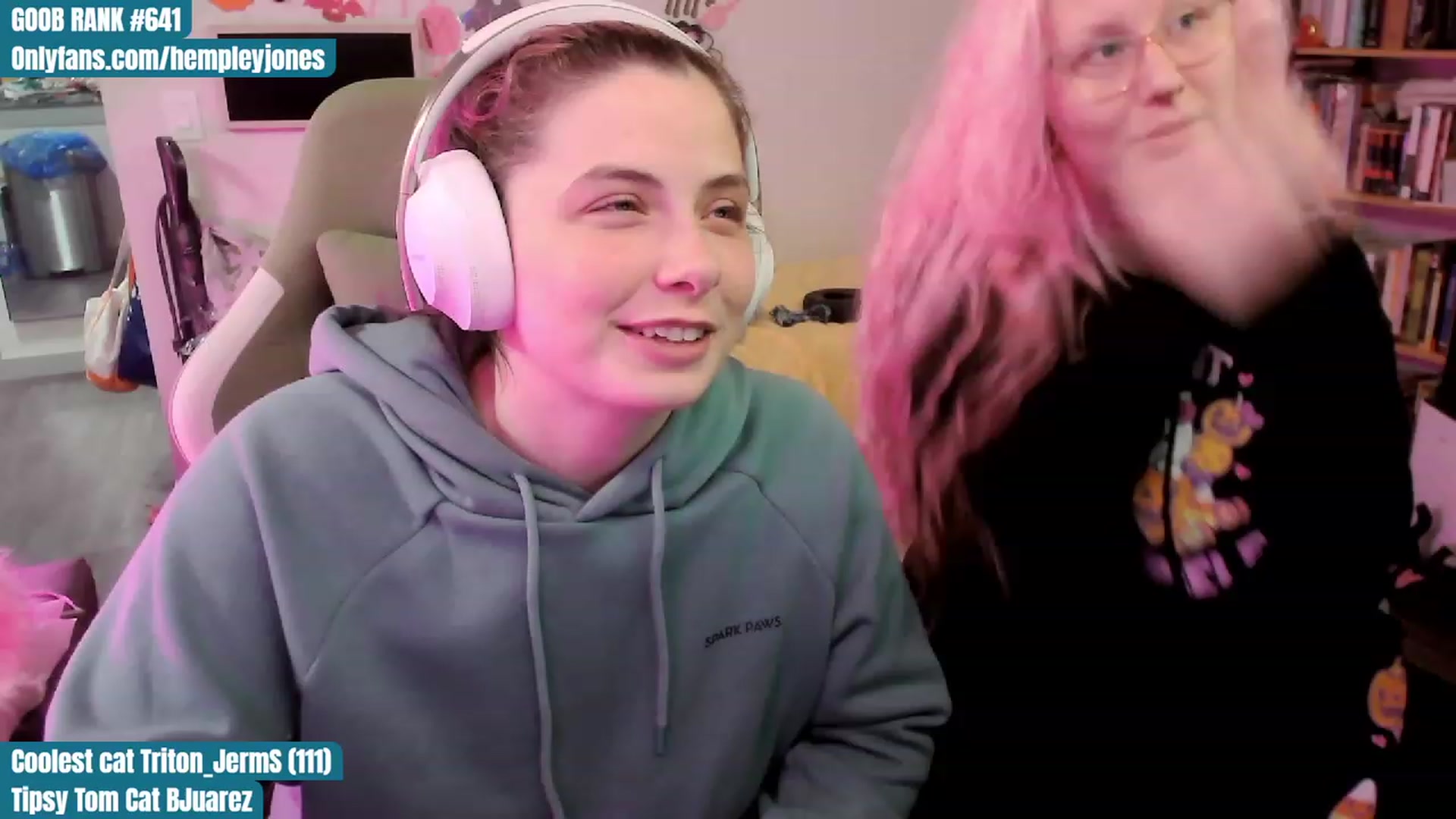 Gallery image thumbnail from Hempleyjones's myfreecams stream on, 10/19/2023, 02:05 image 17 of 20