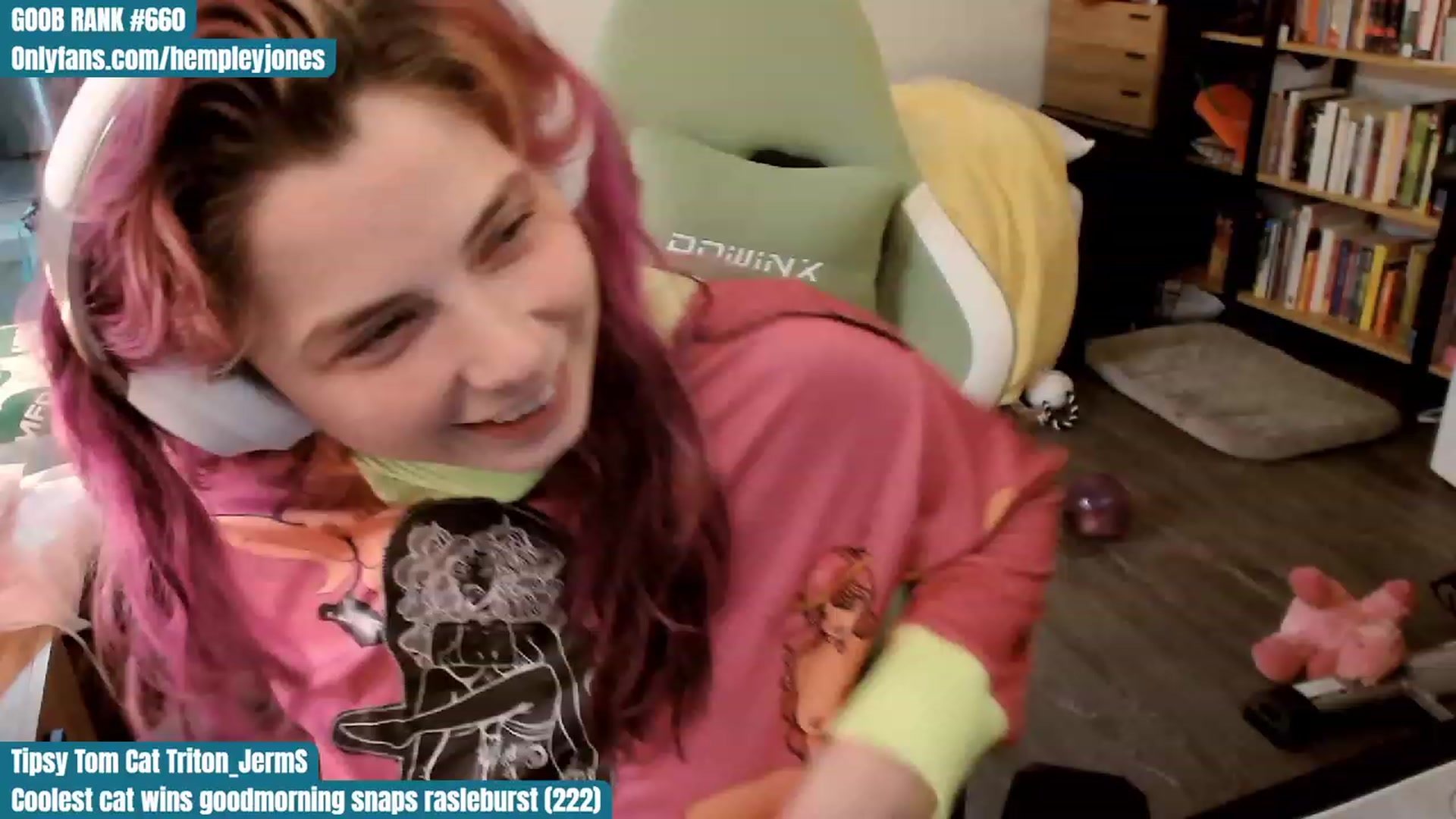 Gallery image thumbnail from Hempleyjones's myfreecams stream on, 10/21/2023, 02:00 image 16 of 20