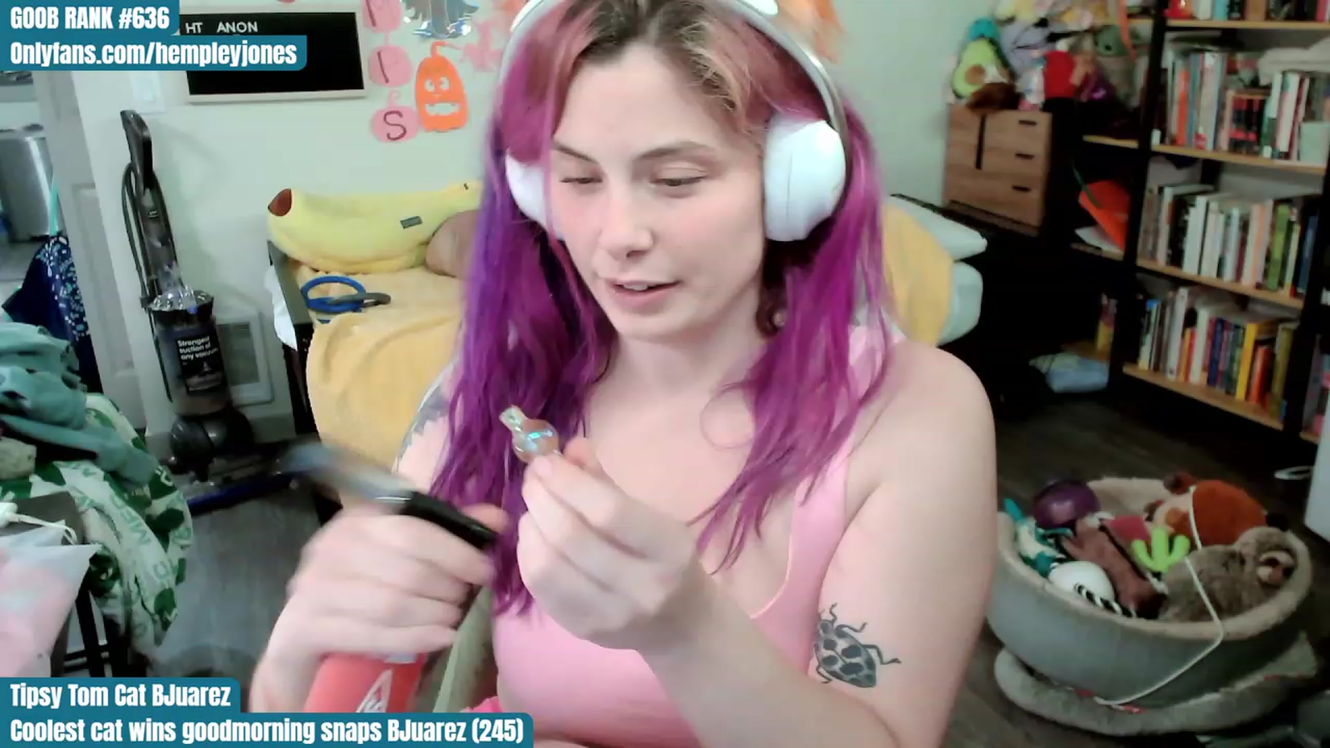 Gallery image thumbnail from Hempleyjones's myfreecams stream on, 10/22/2023, 01:53 image 3 of 20