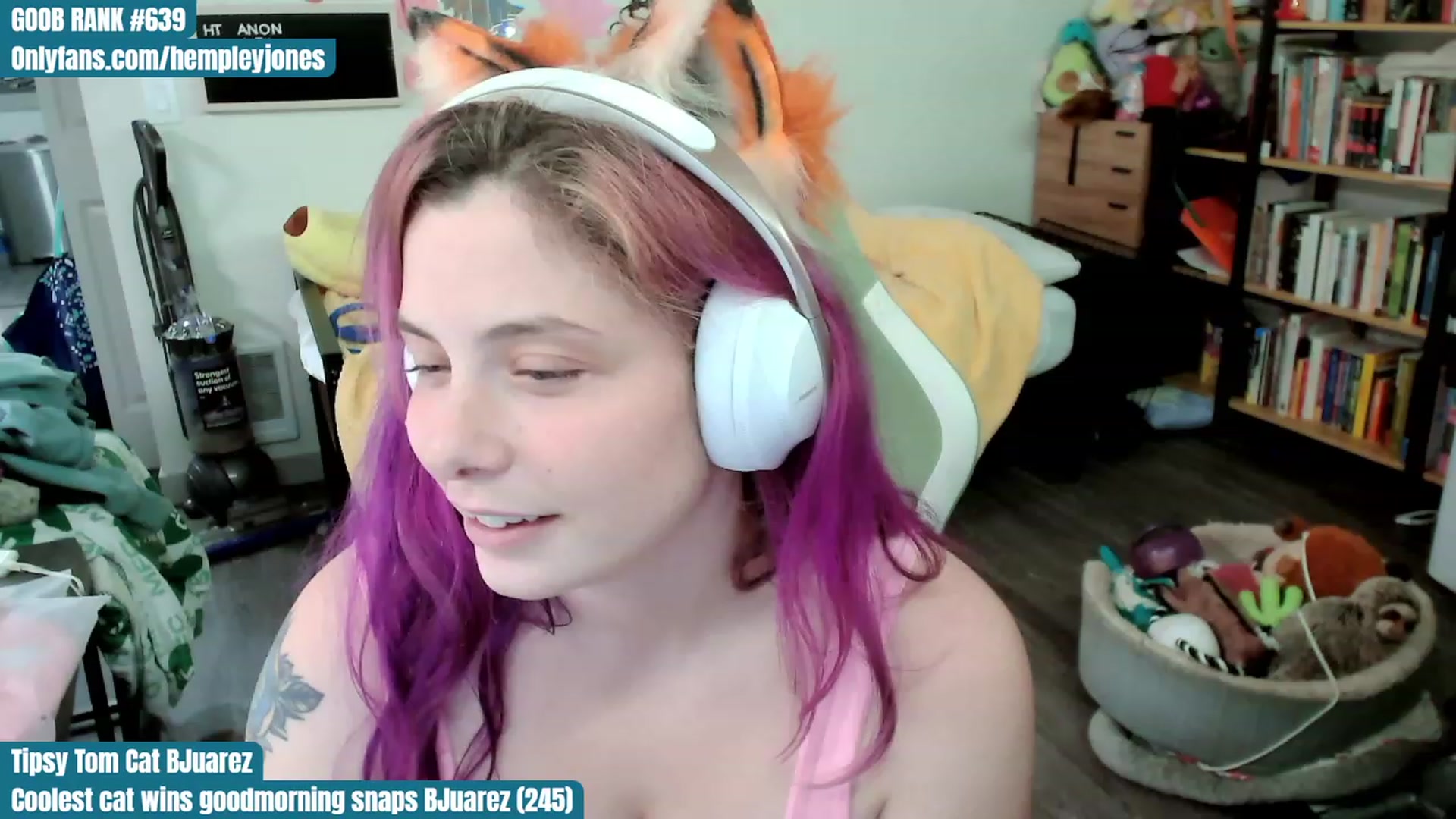 Gallery image thumbnail from Hempleyjones's myfreecams stream on, 10/22/2023, 01:53 image 16 of 20