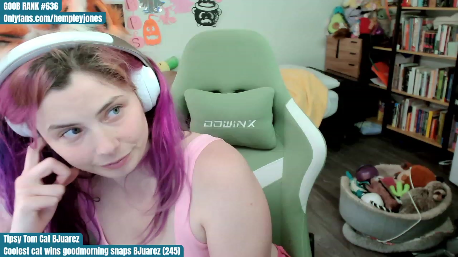 Gallery image thumbnail from Hempleyjones's myfreecams stream on, 10/22/2023, 01:53 image 4 of 20