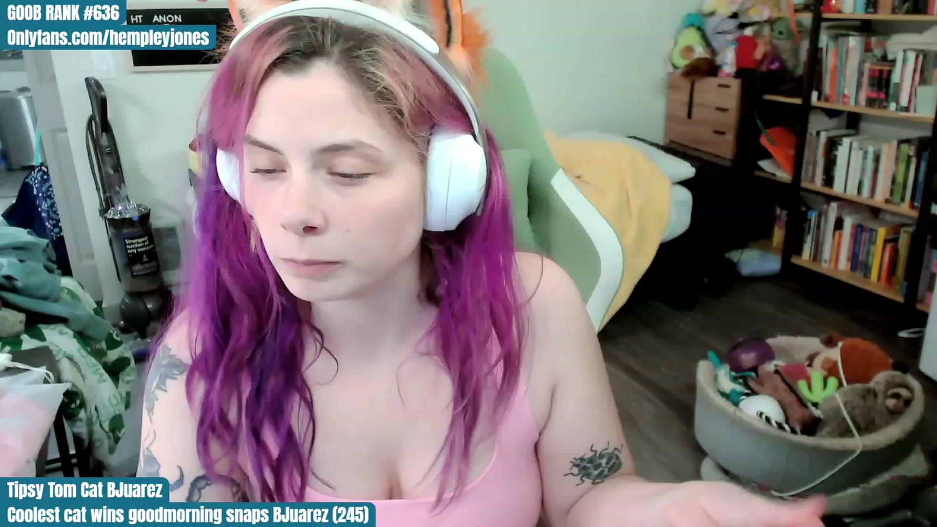 Gallery image thumbnail from Hempleyjones's myfreecams stream on, 10/22/2023, 01:53 image 7 of 20
