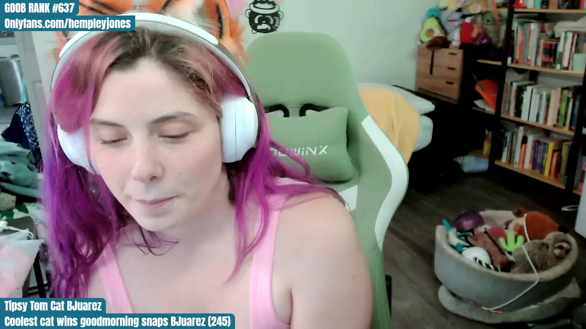 Gallery image thumbnail from Hempleyjones's myfreecams stream on, 10/22/2023, 01:53 image 15 of 20