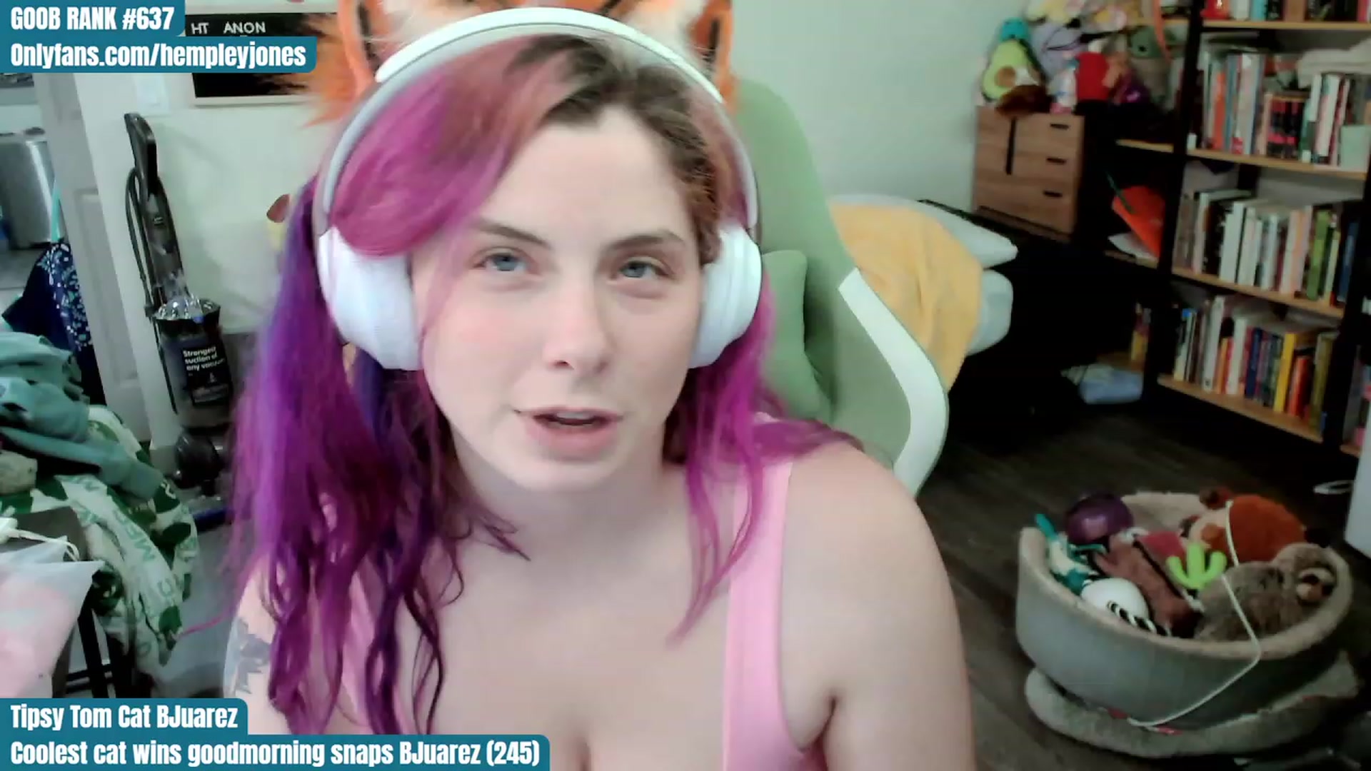 Gallery image thumbnail from Hempleyjones's myfreecams stream on, 10/22/2023, 01:53 image 14 of 20