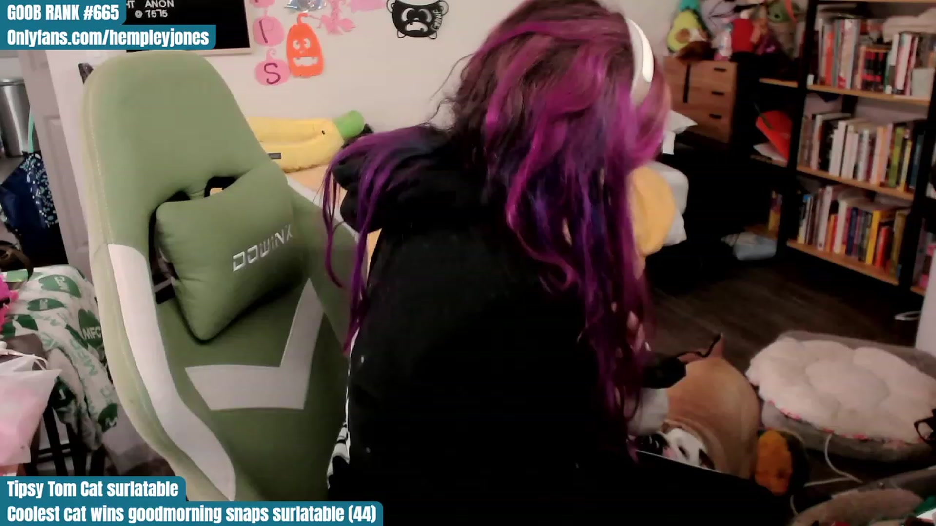 Gallery image thumbnail from Hempleyjones's myfreecams stream on, 10/22/2023, 19:04 image 8 of 20