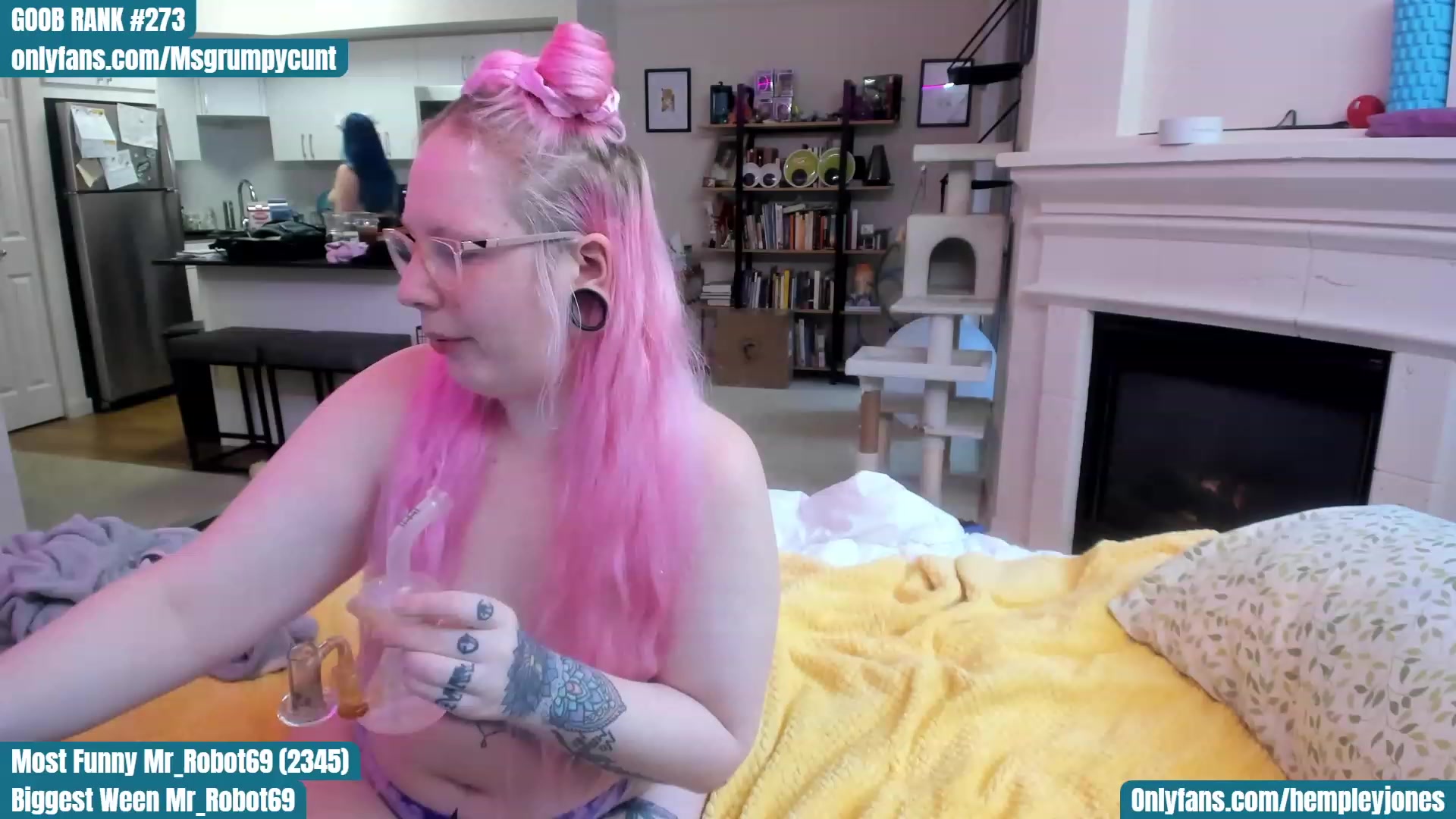 Gallery image thumbnail from Hemppopotamus's myfreecams stream on, 04/06/2023, 02:55 image 14 of 20