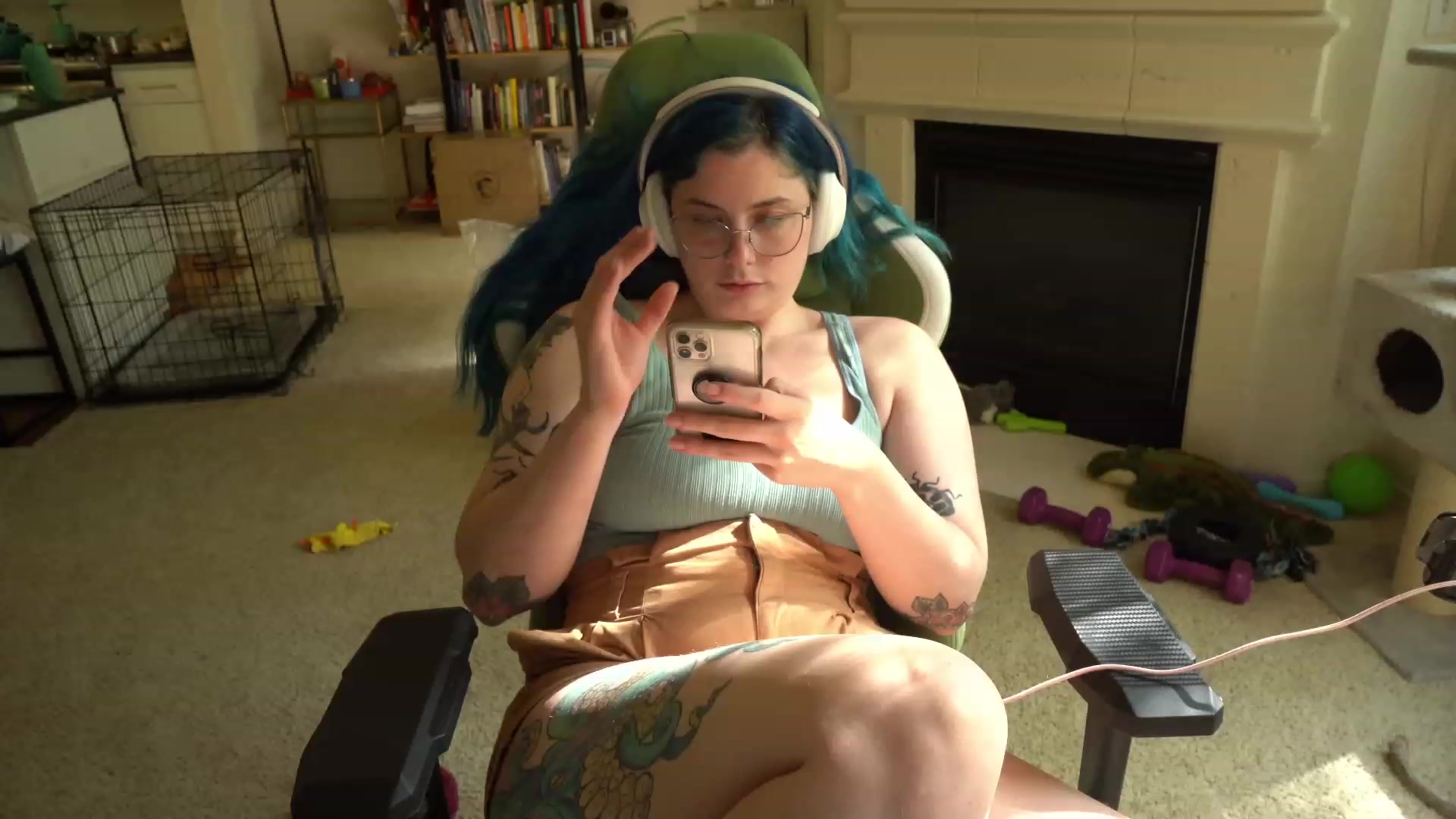 Gallery image thumbnail from Hemppopotamus's myfreecams stream on, 05/10/2023, 01:56 image 1 of 20
