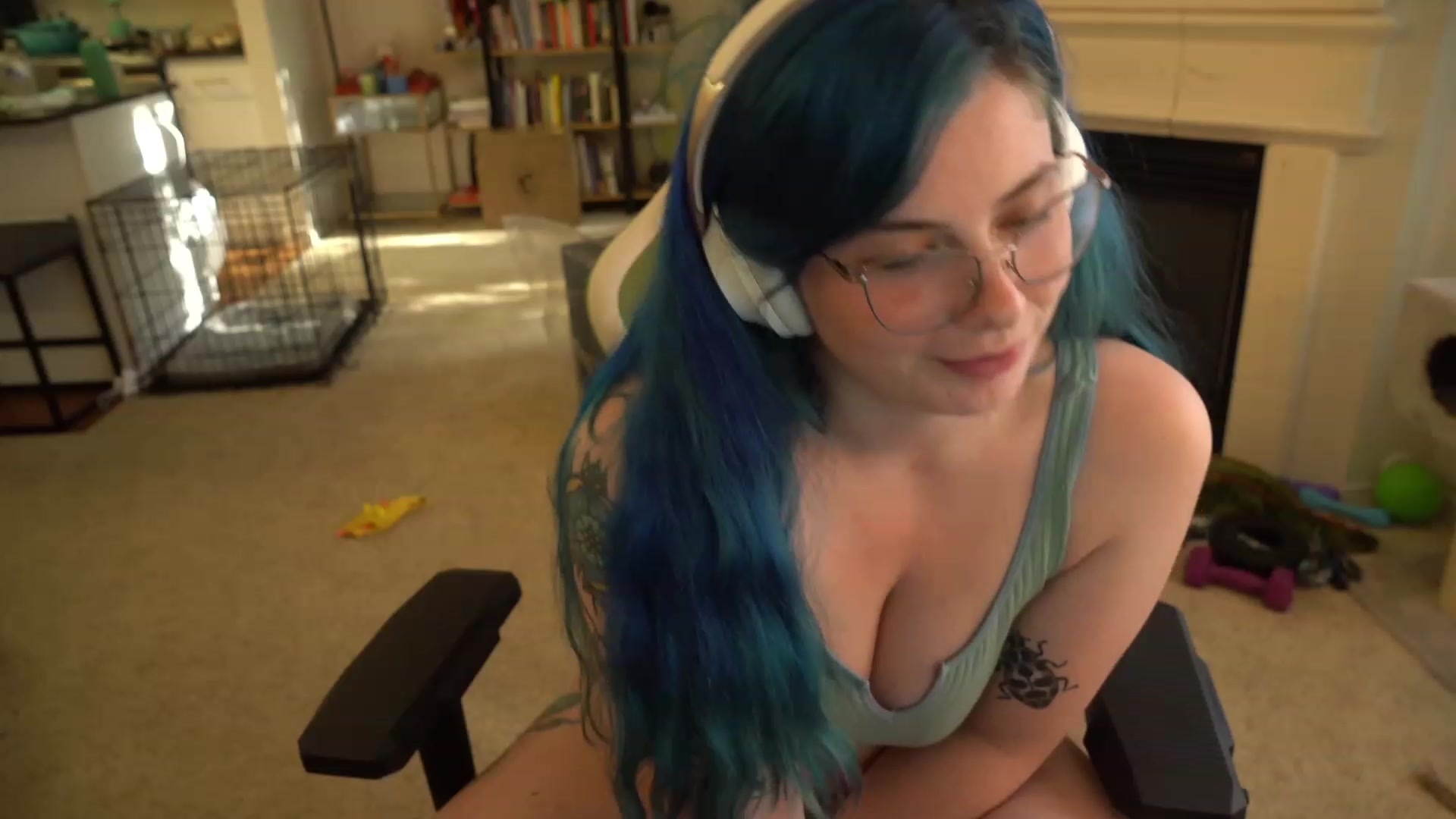 Gallery image thumbnail from Hemppopotamus's myfreecams stream on, 05/10/2023, 01:56 image 16 of 20