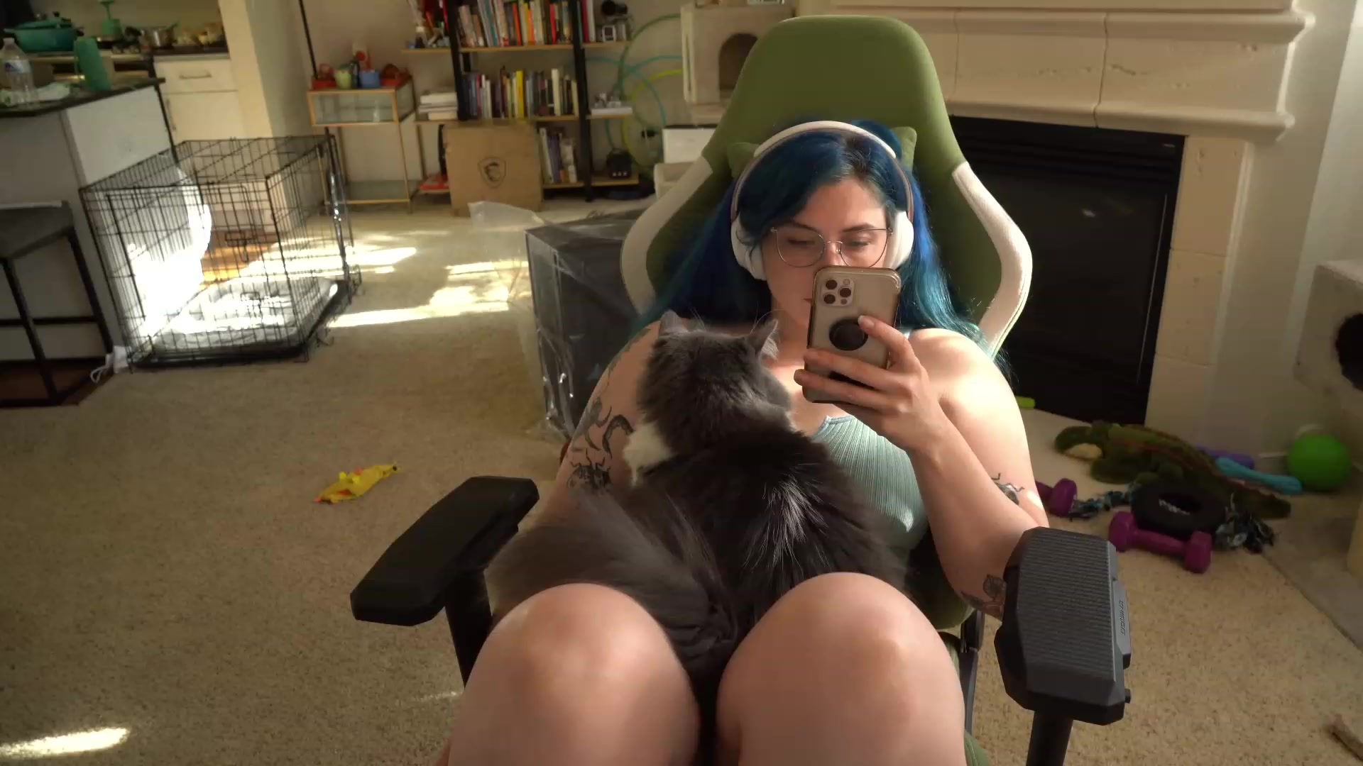 Gallery image thumbnail from Hemppopotamus's myfreecams stream on, 05/10/2023, 01:56 image 11 of 20
